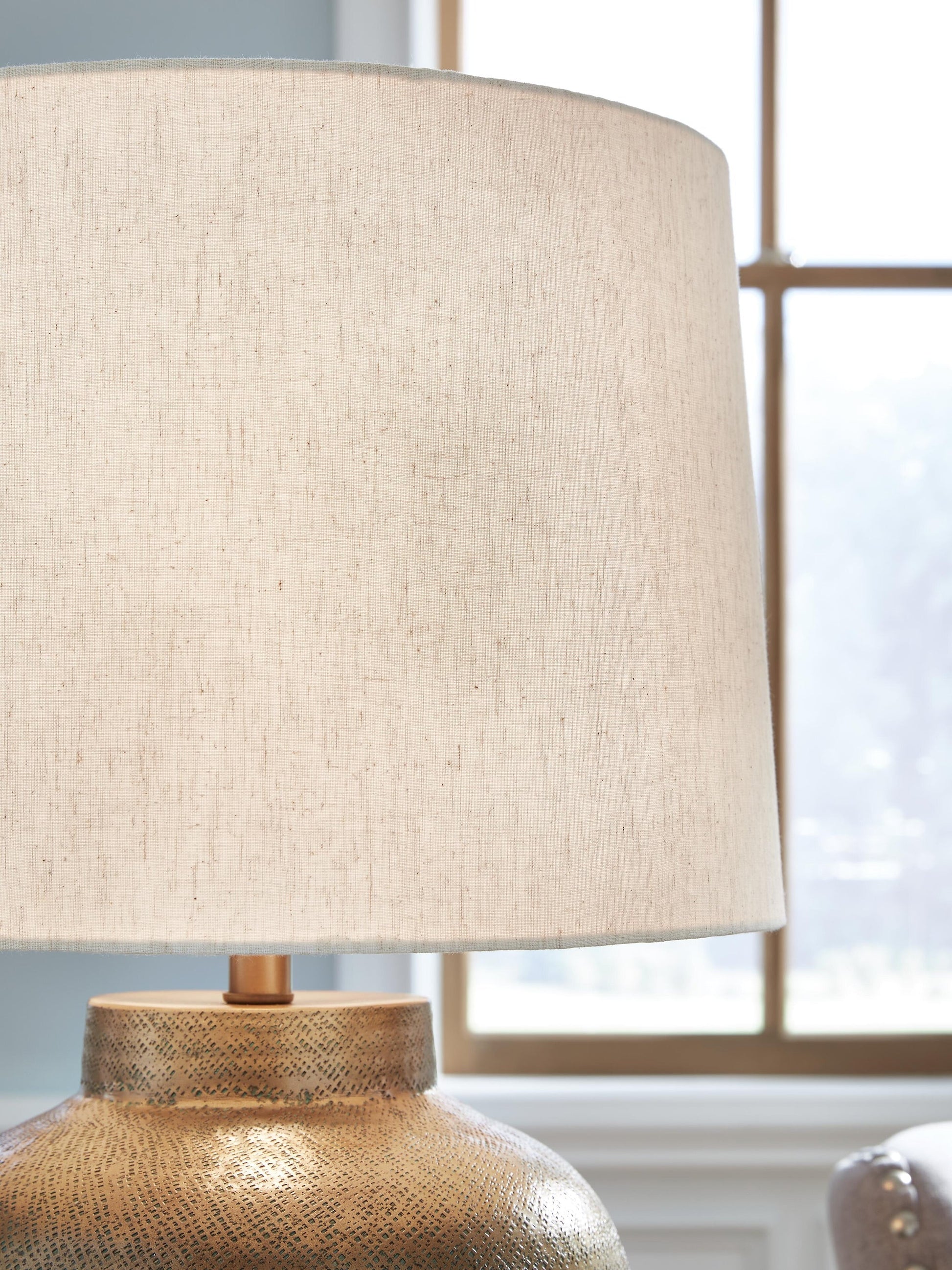 Madney Metal Table Lamp (1/CN) Signature Design by Ashley®