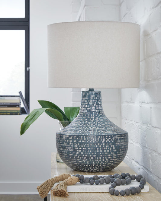 Schylarmont Metal Table Lamp (1/CN) Signature Design by Ashley®
