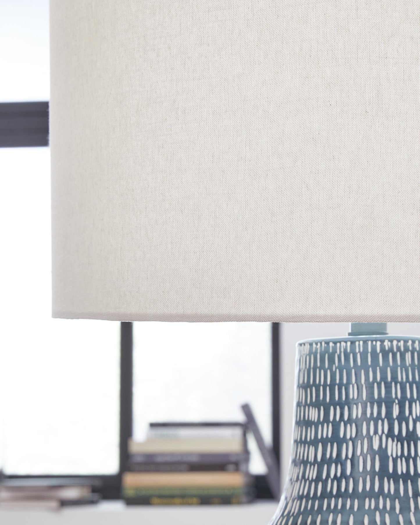 Schylarmont Metal Table Lamp (1/CN) Signature Design by Ashley®