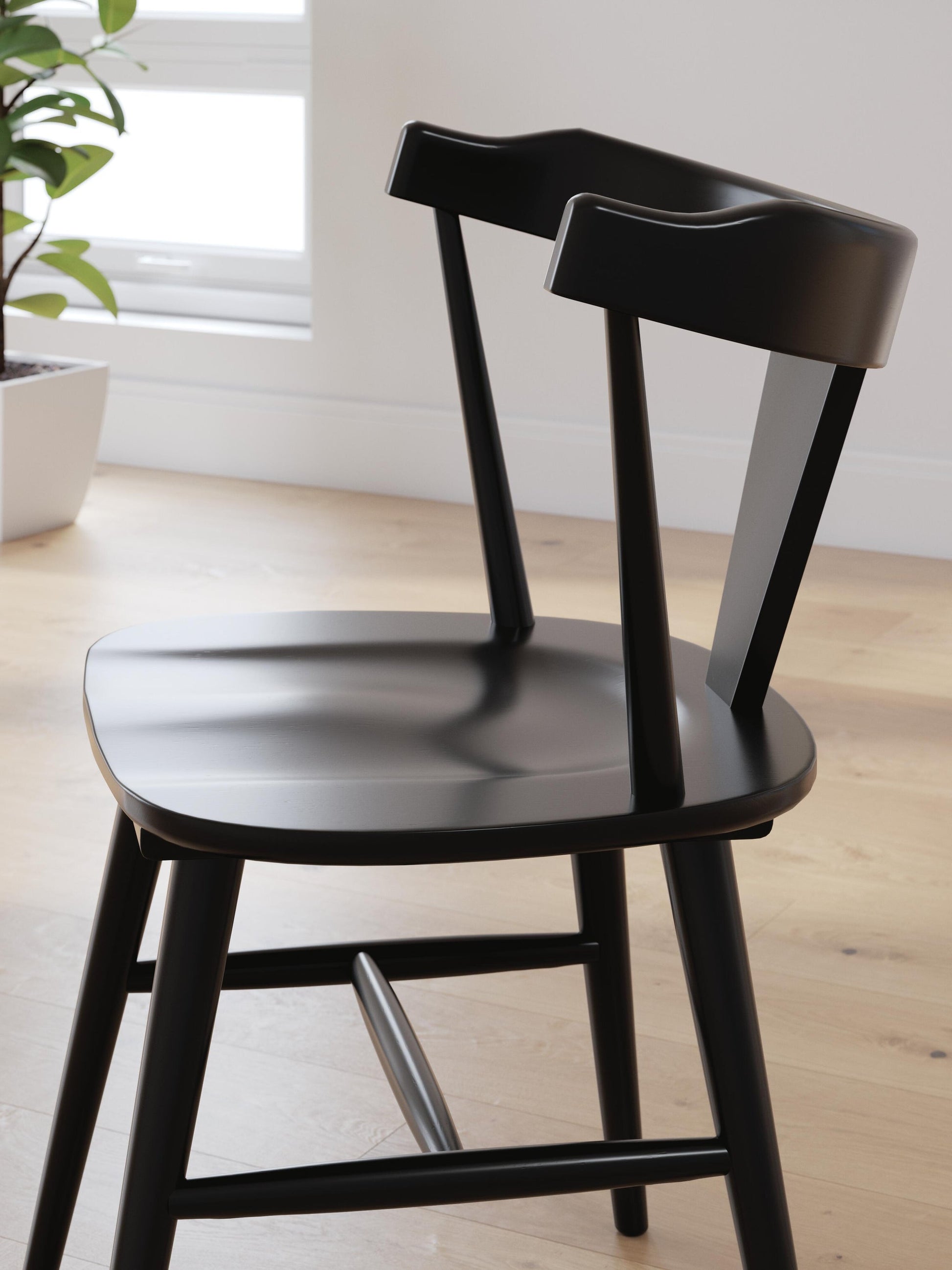 Gretlynn Dining Room Side Chair (2/CN) Signature Design by Ashley®