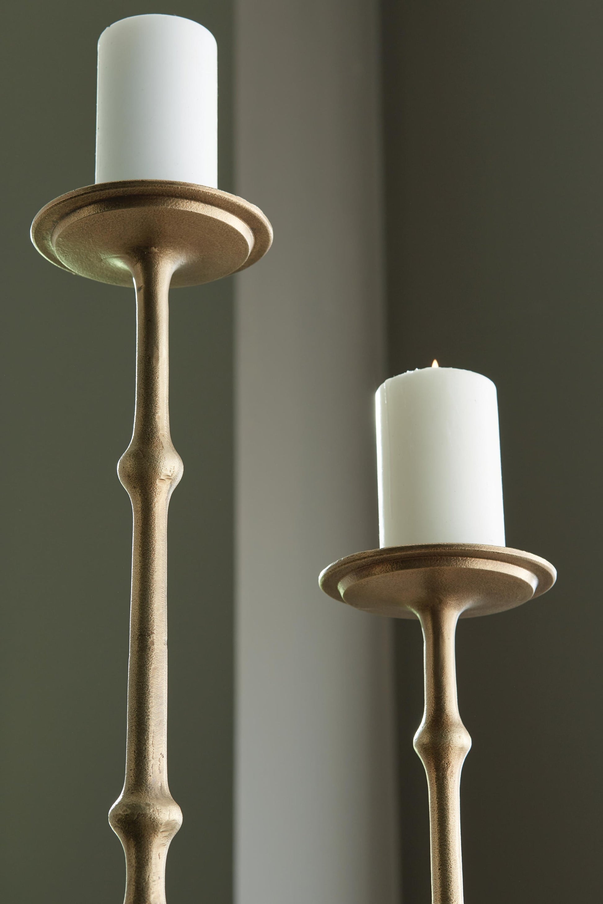 Larwick Candle Holder Set (2/CN) Signature Design by Ashley®