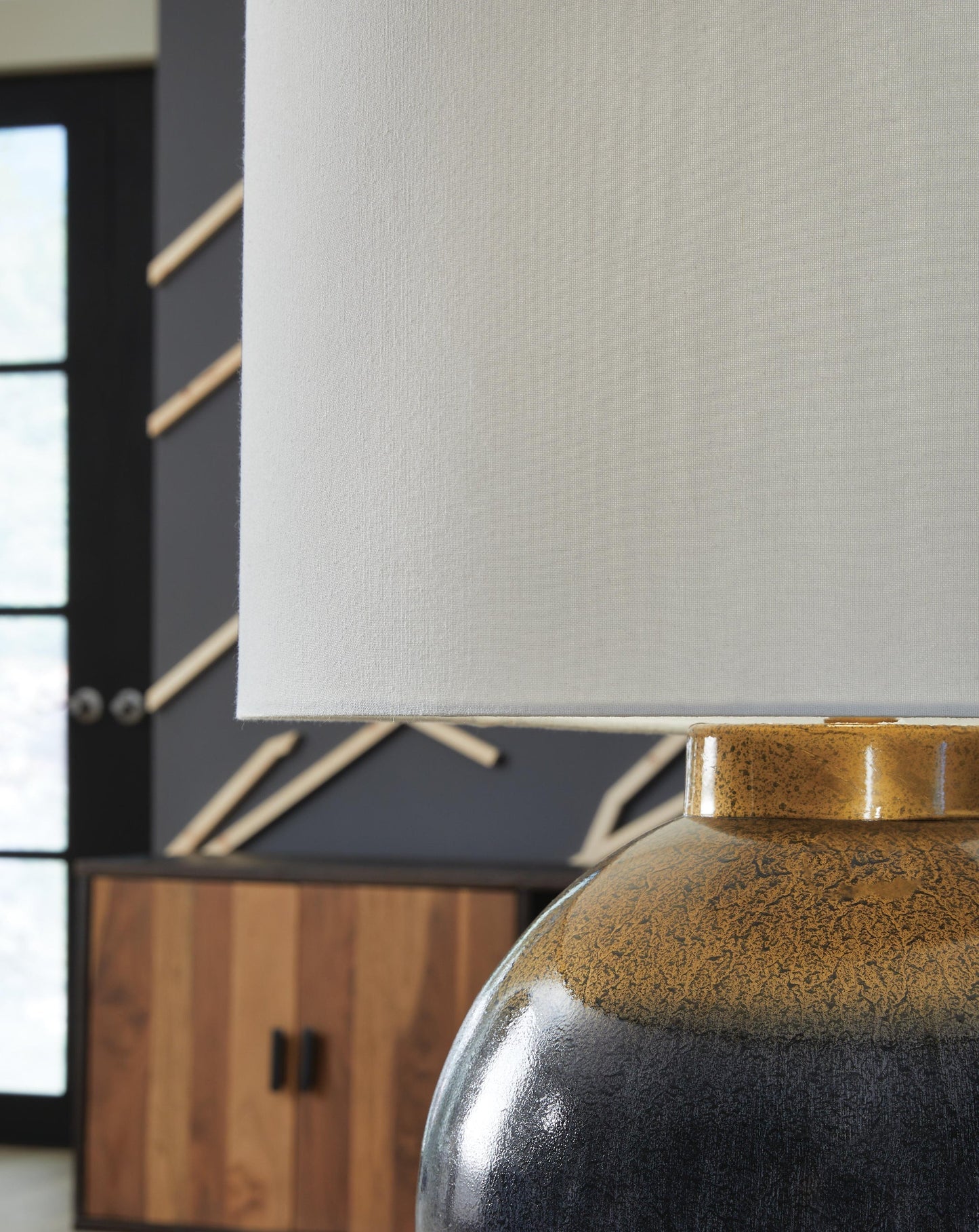 Adara Metal Table Lamp (1/CN) Signature Design by Ashley®