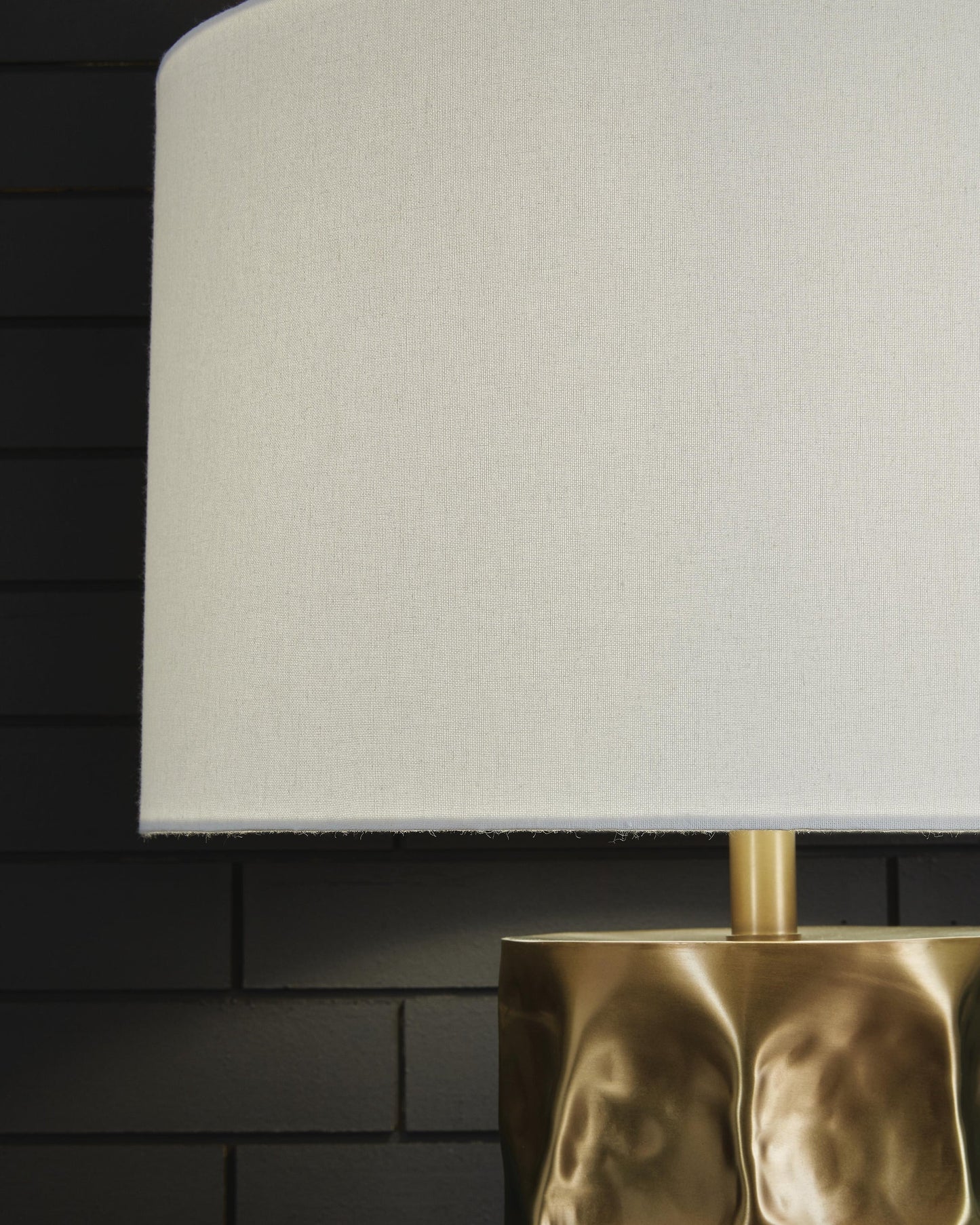 Marshawn Metal Table Lamp (1/CN) Signature Design by Ashley®