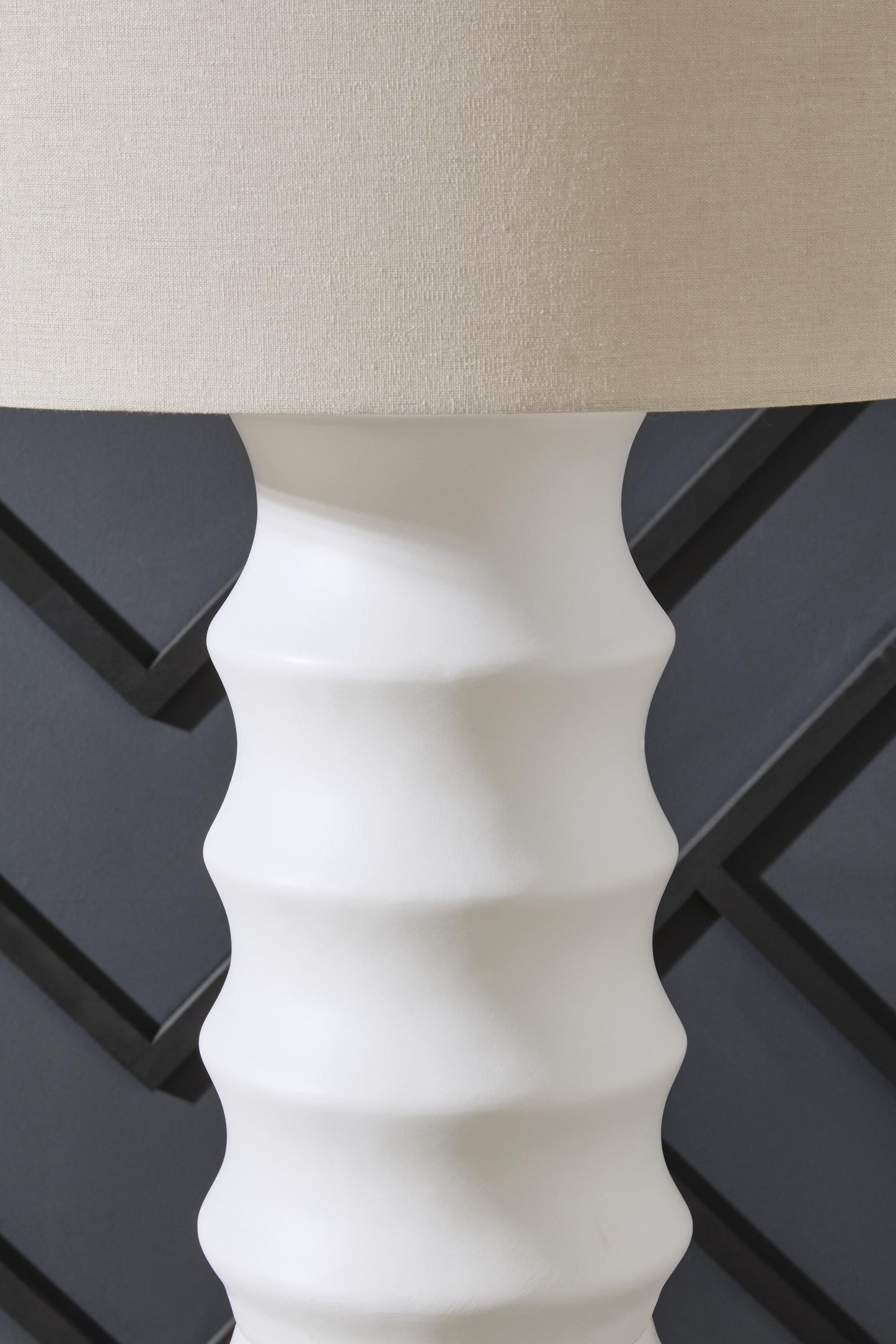 Veraleigh Poly Floor Lamp (1/CN) Signature Design by Ashley®