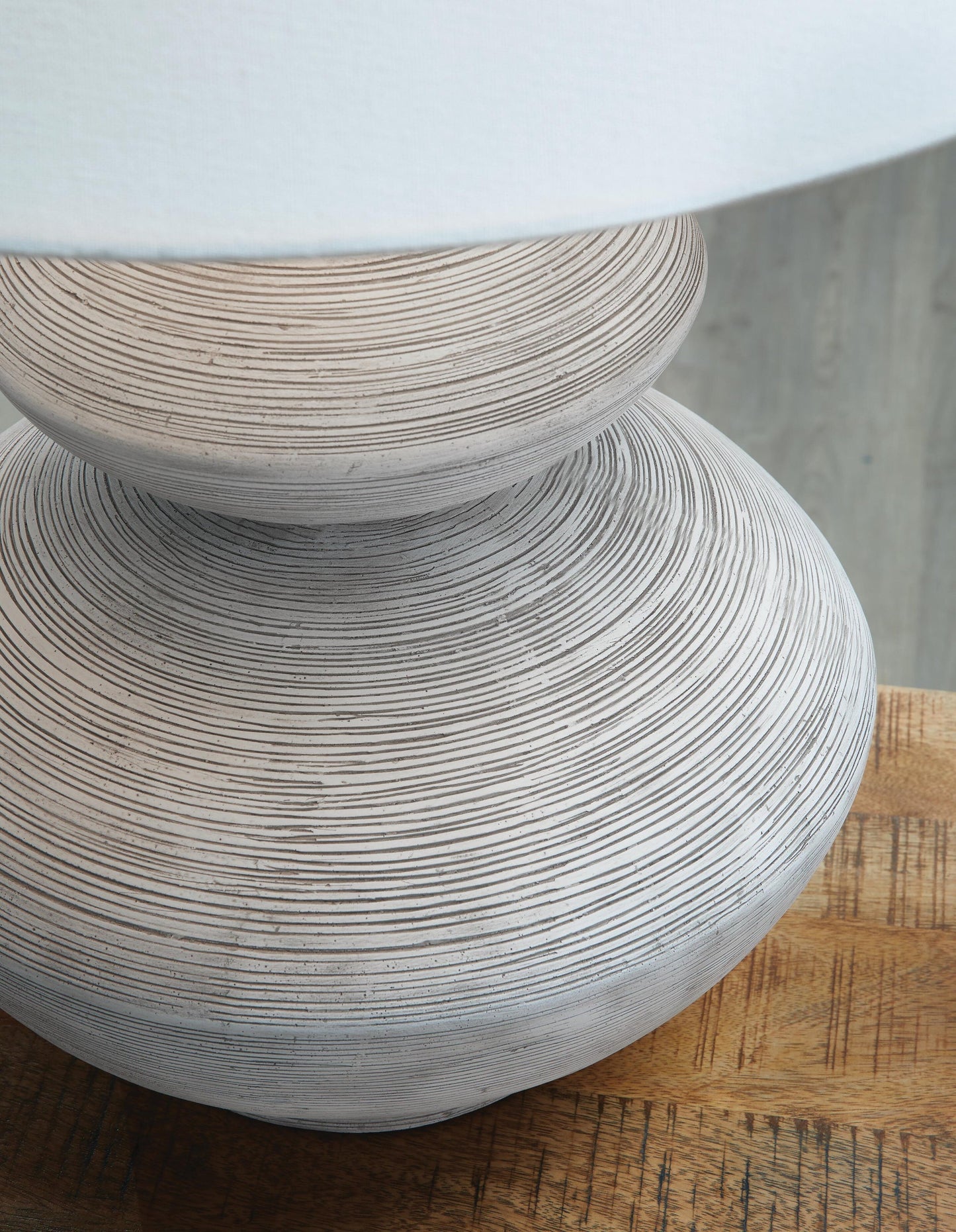 Brickdon Poly Table Lamp (1/CN) Signature Design by Ashley®