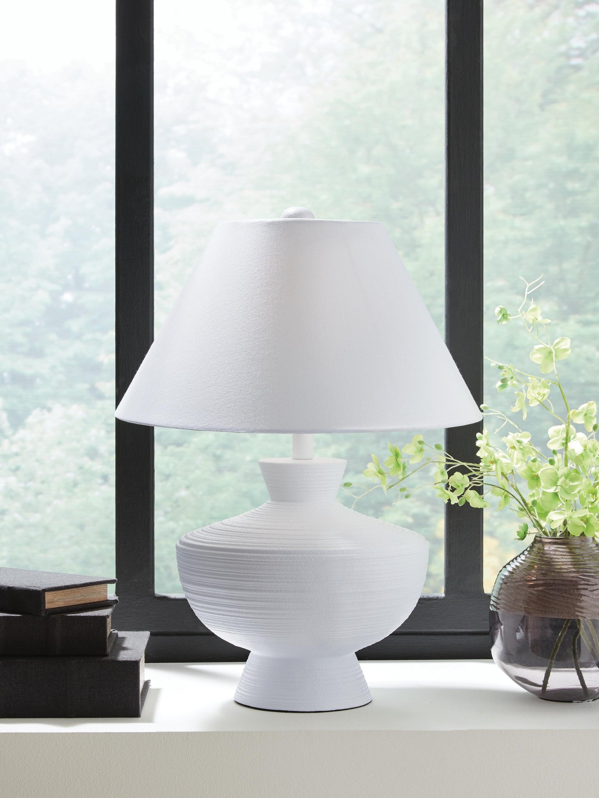 Harelwood Poly Table Lamp (1/CN) Signature Design by Ashley®