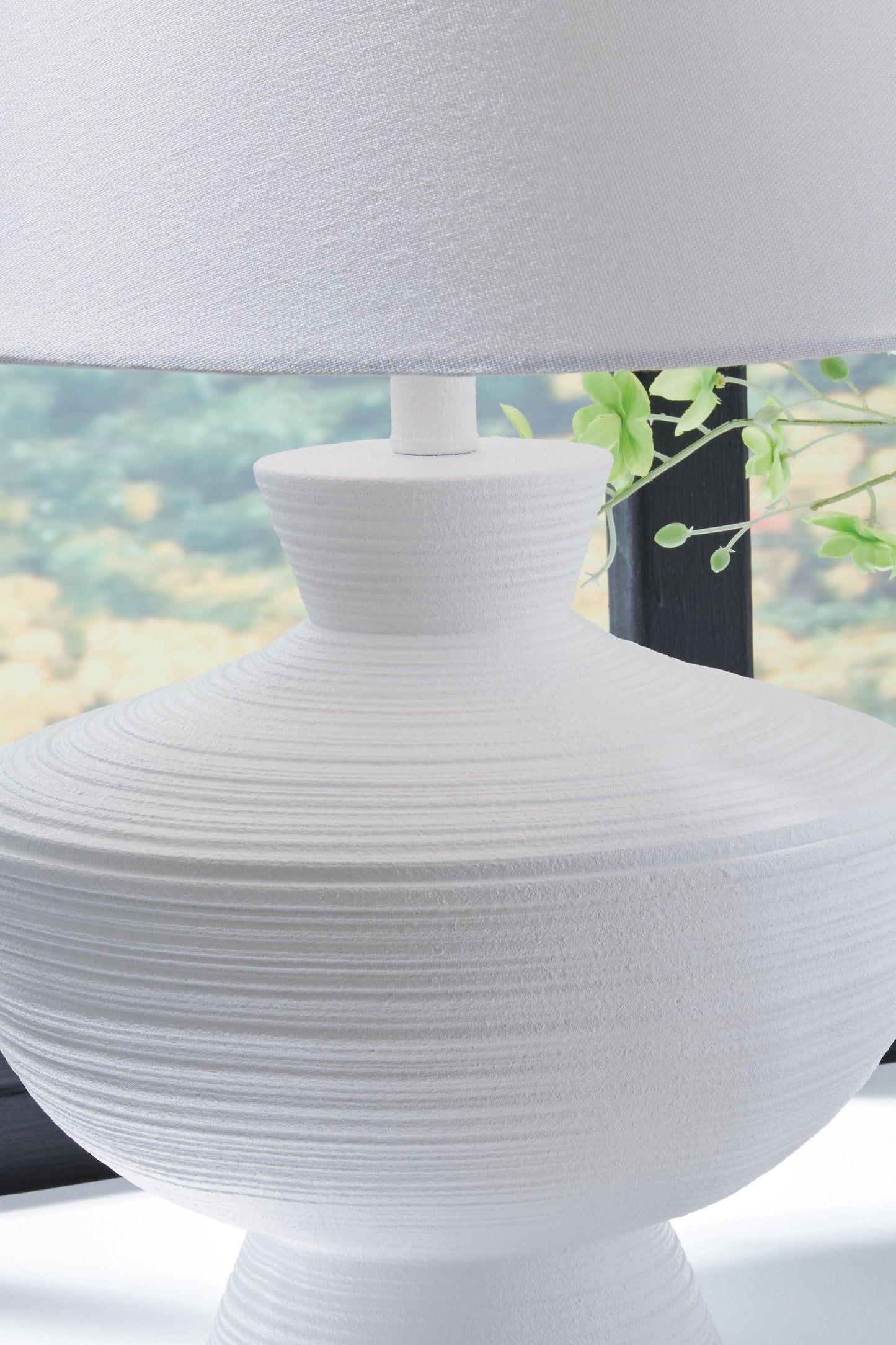 Harelwood Poly Table Lamp (1/CN) Signature Design by Ashley®