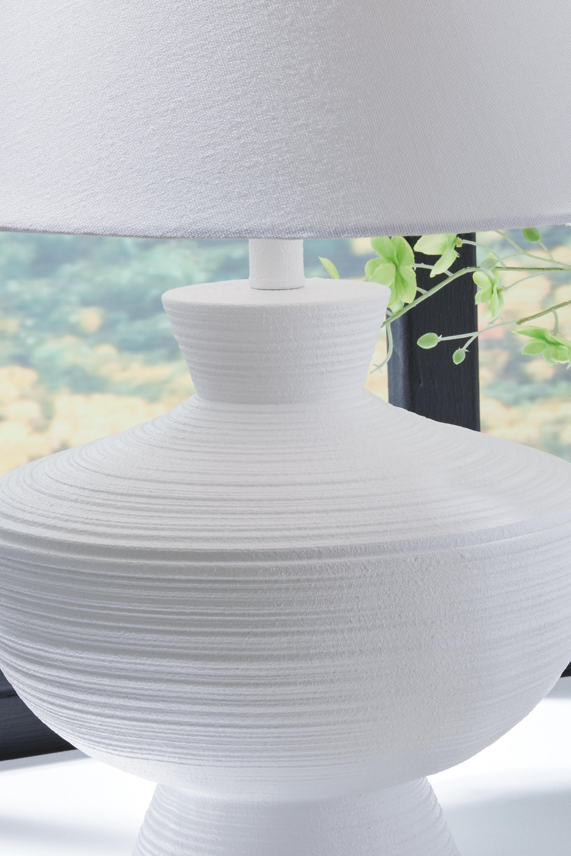 Harelwood Poly Table Lamp (1/CN) Signature Design by Ashley®