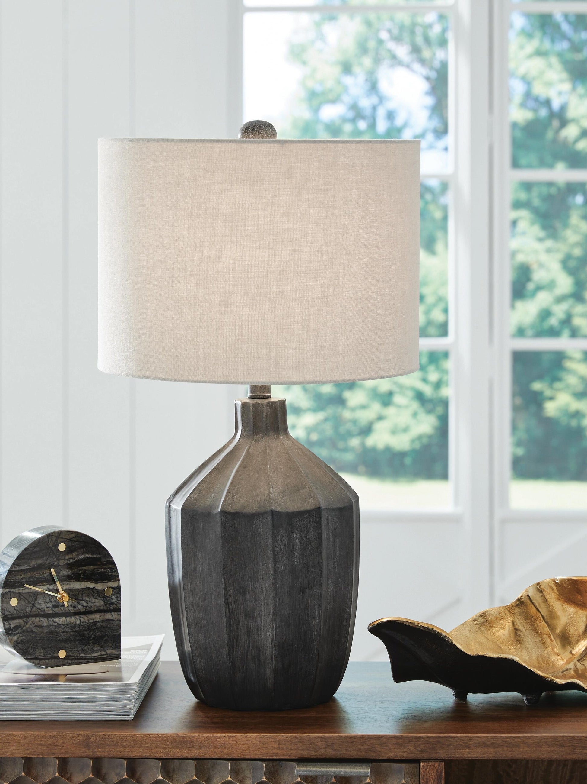 Jilton Poly Table Lamp (1/CN) Signature Design by Ashley®