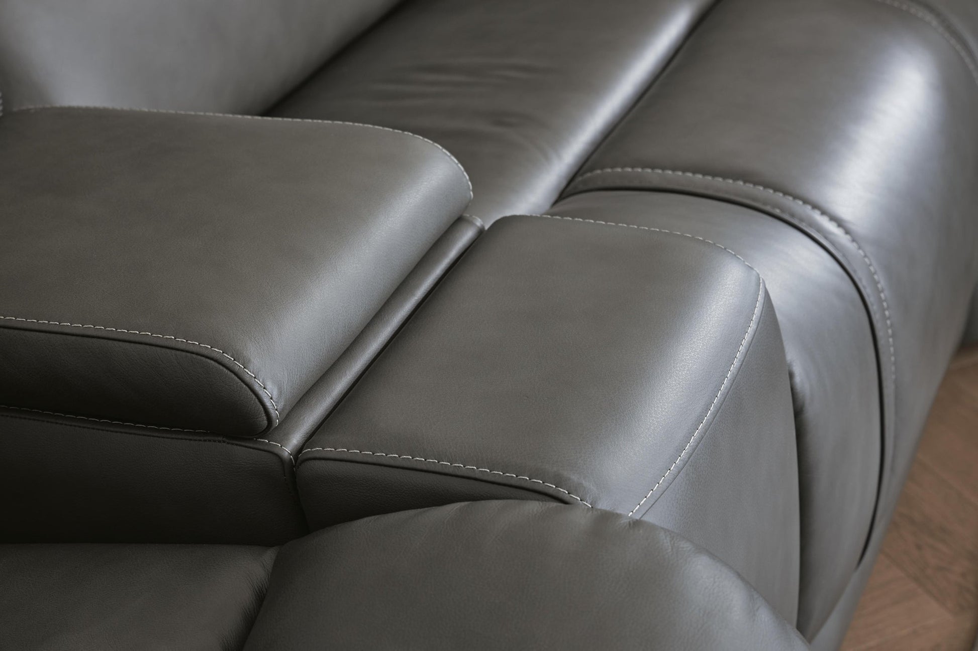 5Z - Pittson 6-Piece Power Reclining Sectional Signature Design by Ashley®