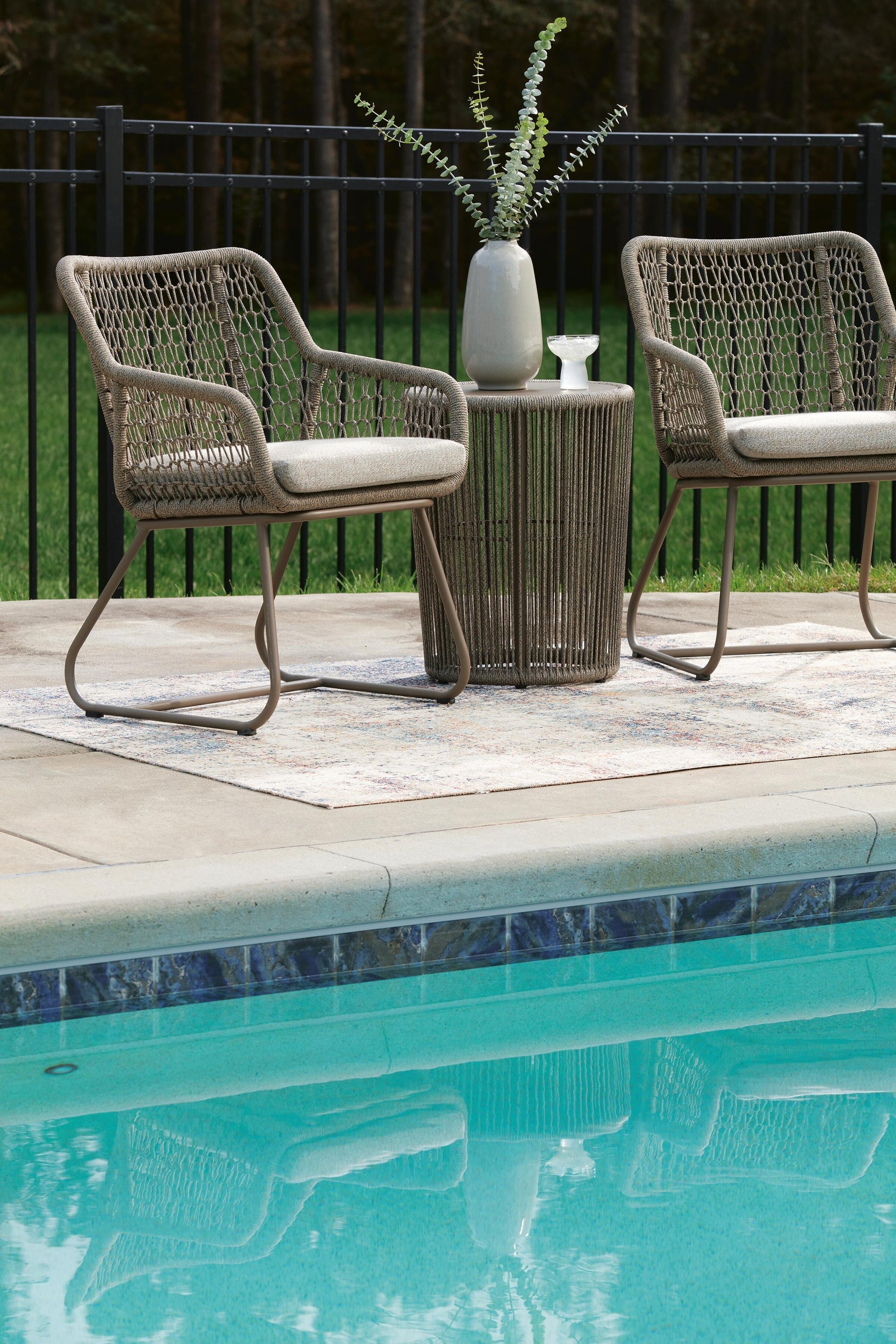 Majors Beach Chairs w/CUSH/Table Set (3/CN) Signature Design by Ashley®