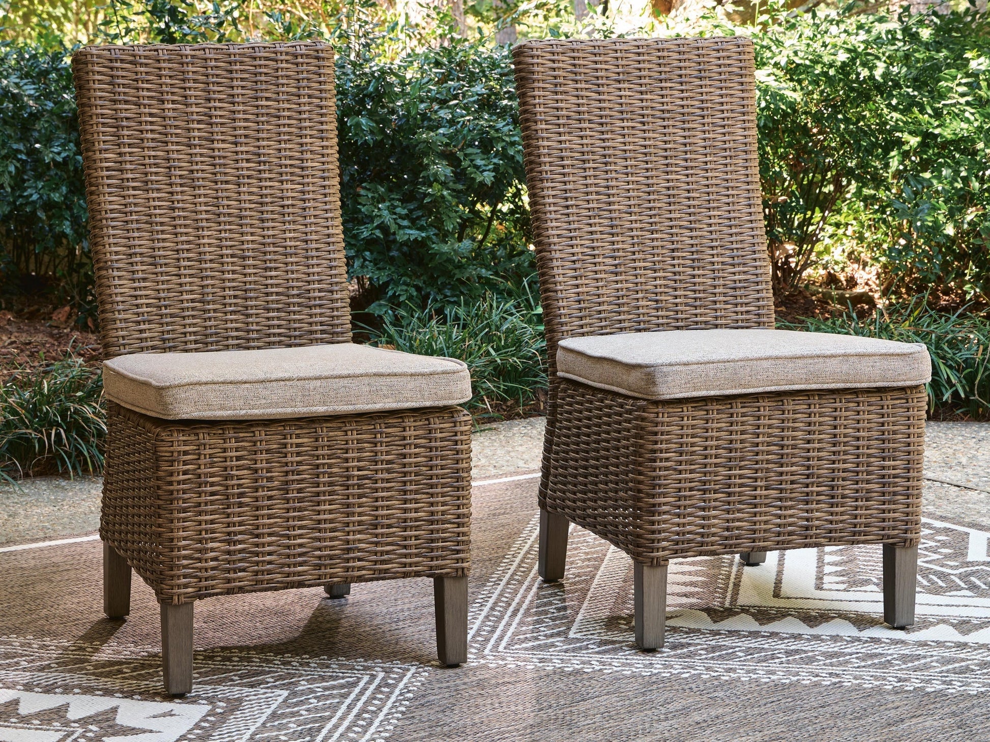 Laguna Heights Side Chair with Cushion (2/CN) Signature Design by Ashley®