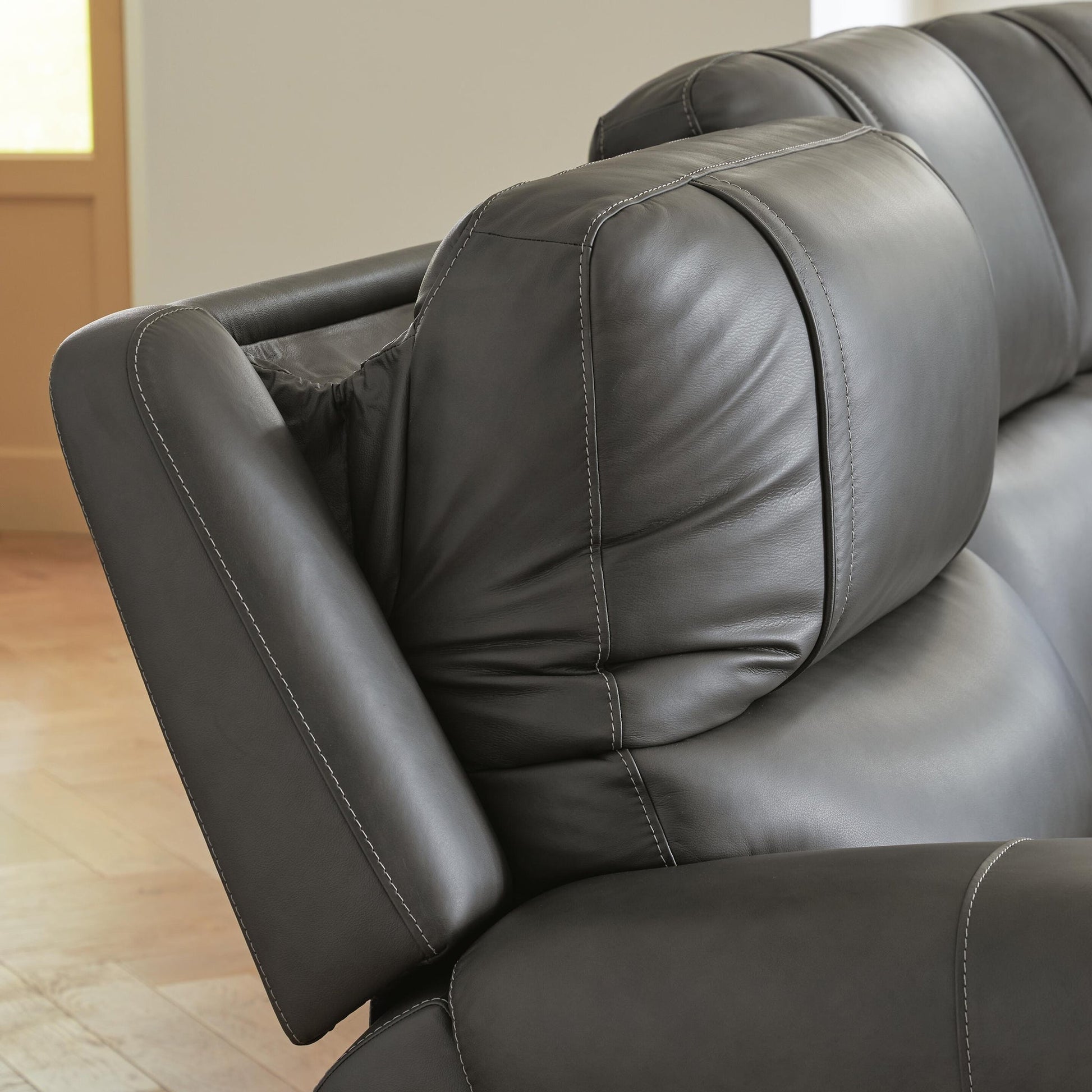 5Z - Pittson 5-Piece Power Reclining Sectional Signature Design by Ashley®