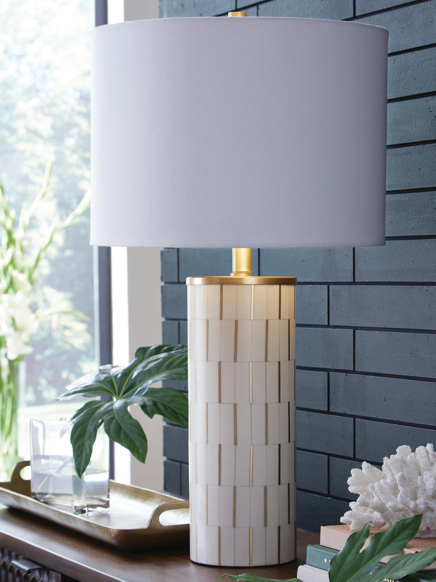 Faridworth Poly Table Lamp (1/CN) Signature Design by Ashley®