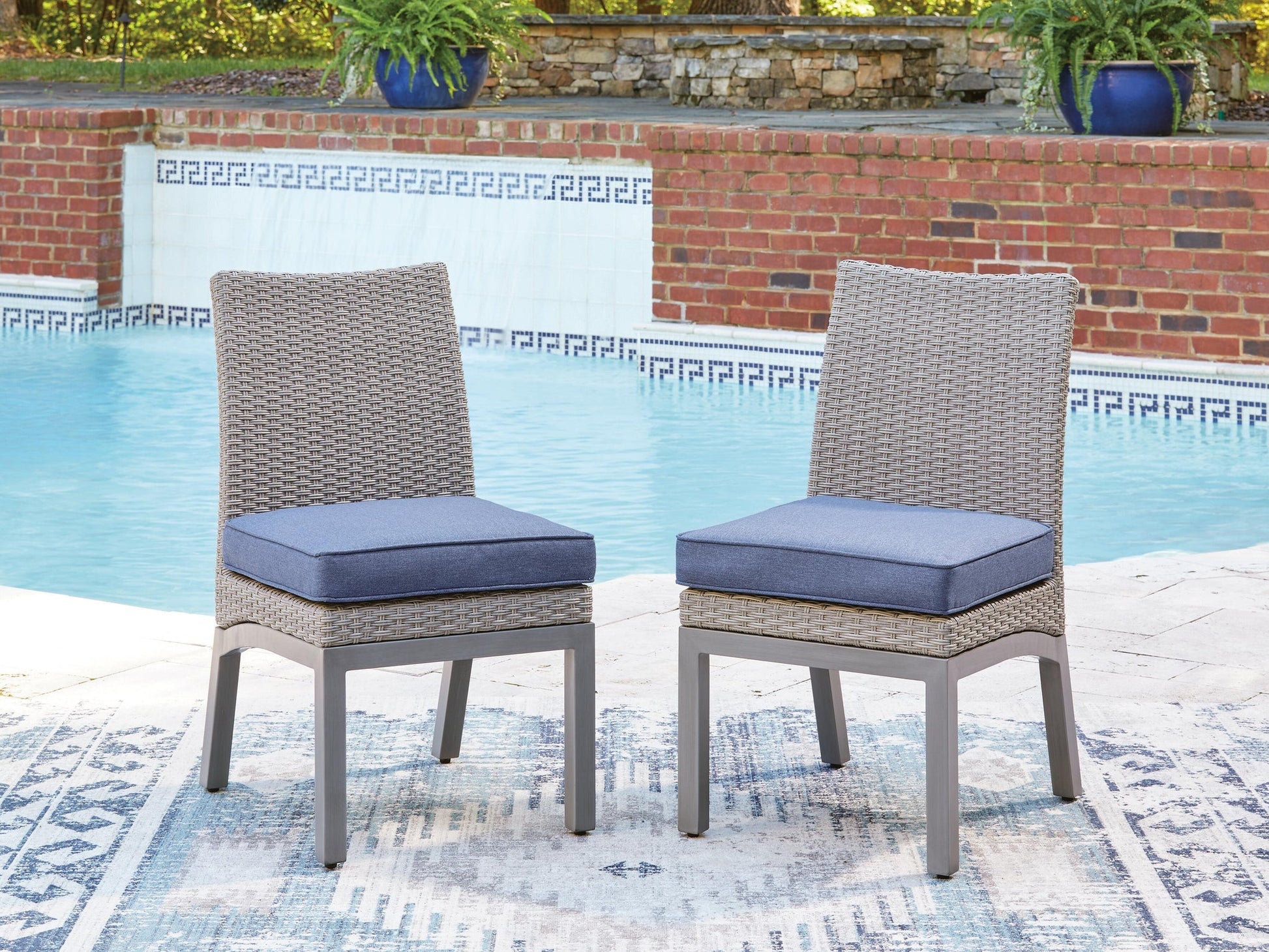 Half Moon Beach Side Chair with Cushion (2/CN) Signature Design by Ashley®