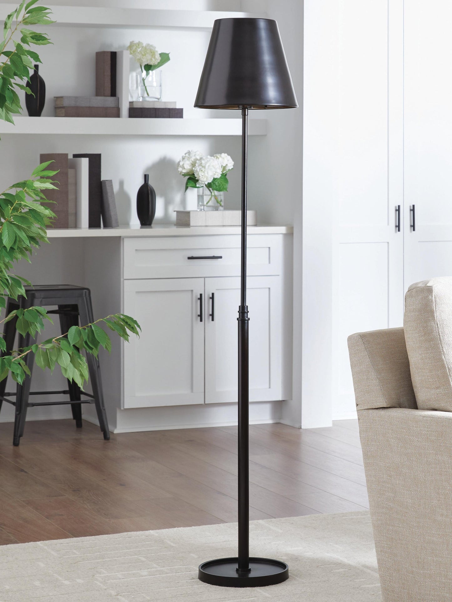 Wimner Metal Floor Lamp (1/CN) Signature Design by Ashley®