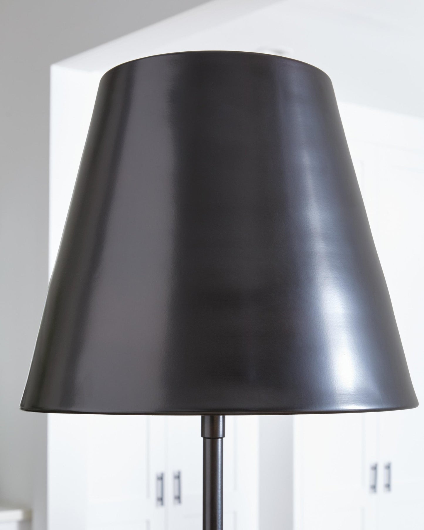 Wimner Metal Floor Lamp (1/CN) Signature Design by Ashley®
