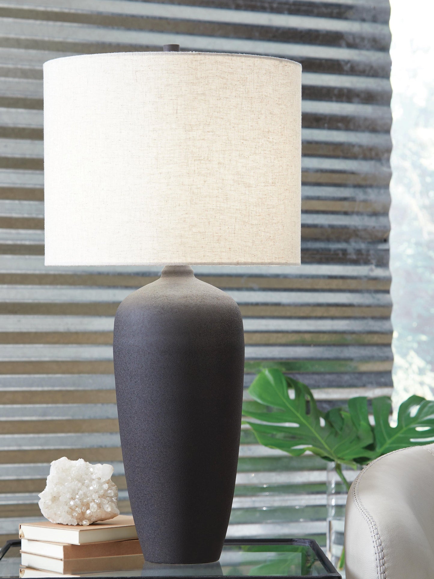 Ryenburg Metal Table Lamp (1/CN) Signature Design by Ashley®