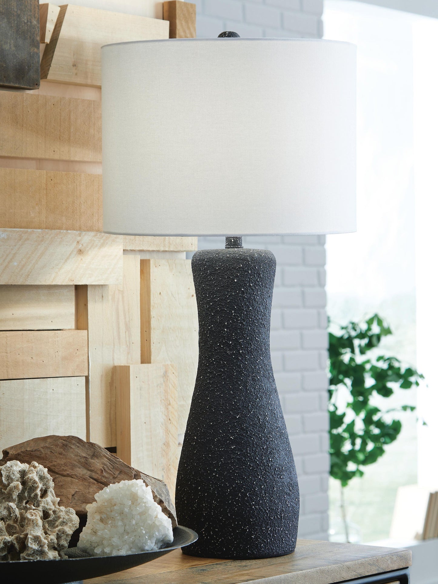 Maykins Metal Table Lamp (1/CN) Signature Design by Ashley®