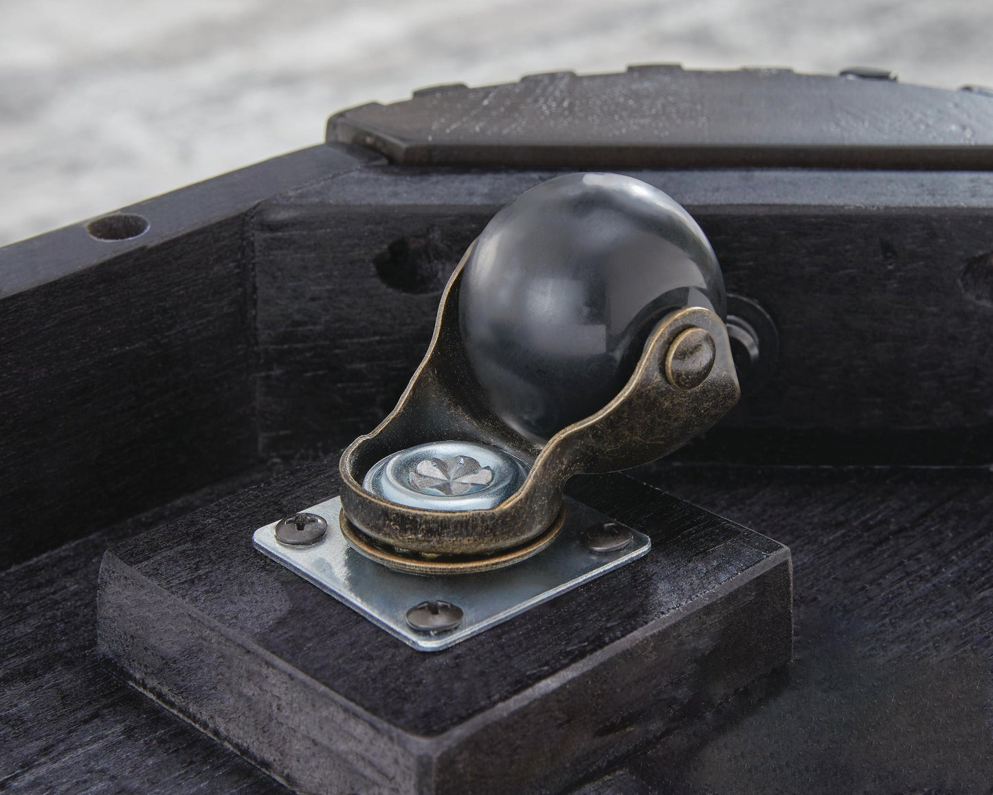 Carlibrie Lift Top Cocktail Table