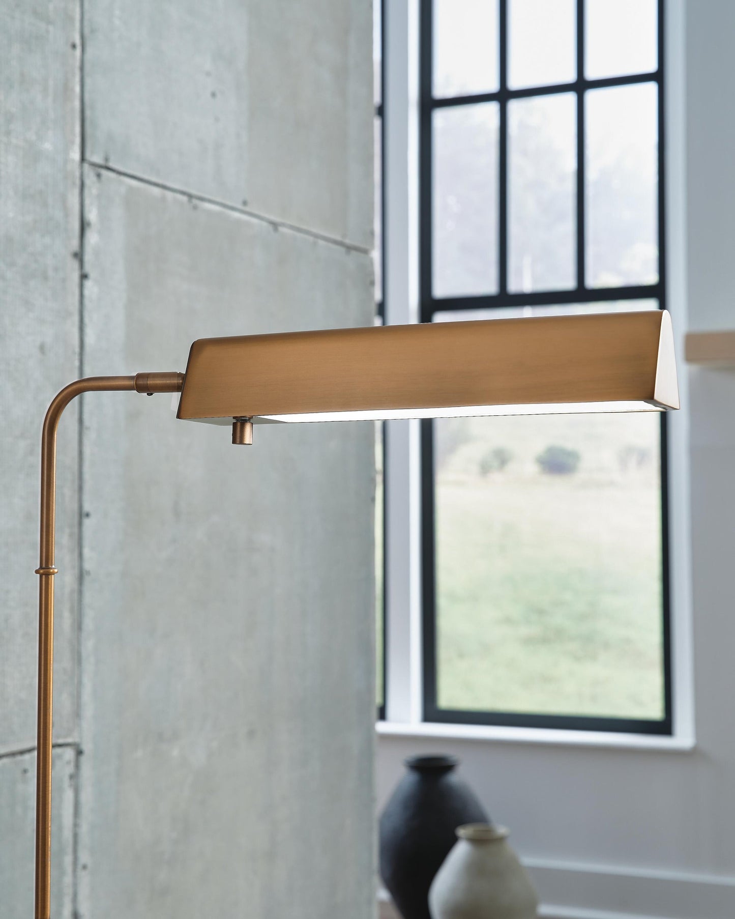 Yafe Metal Floor Lamp (1/CN) Signature Design by Ashley®