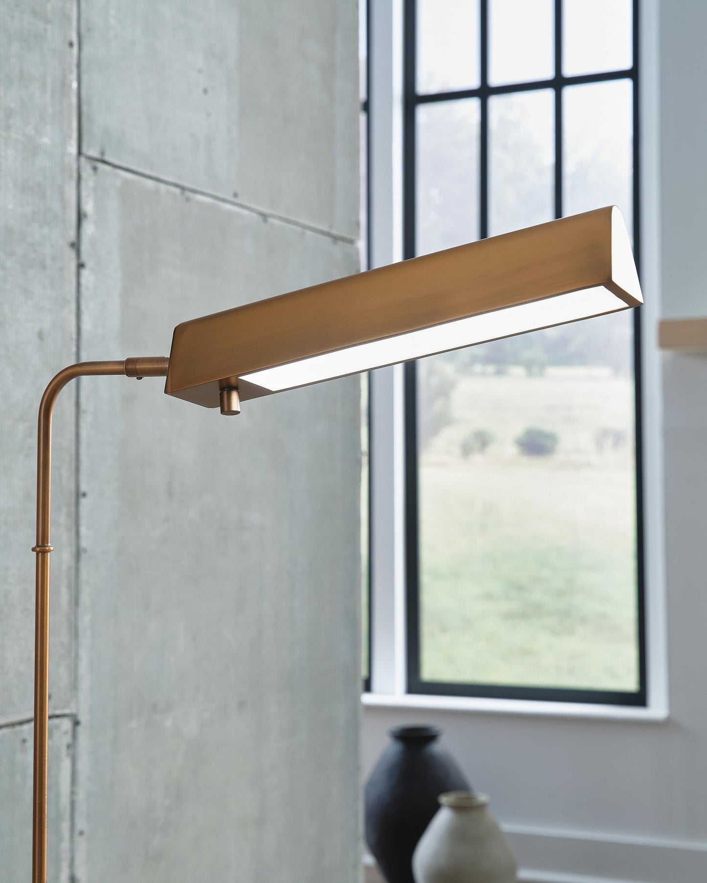 Yafe Metal Floor Lamp (1/CN) Signature Design by Ashley®