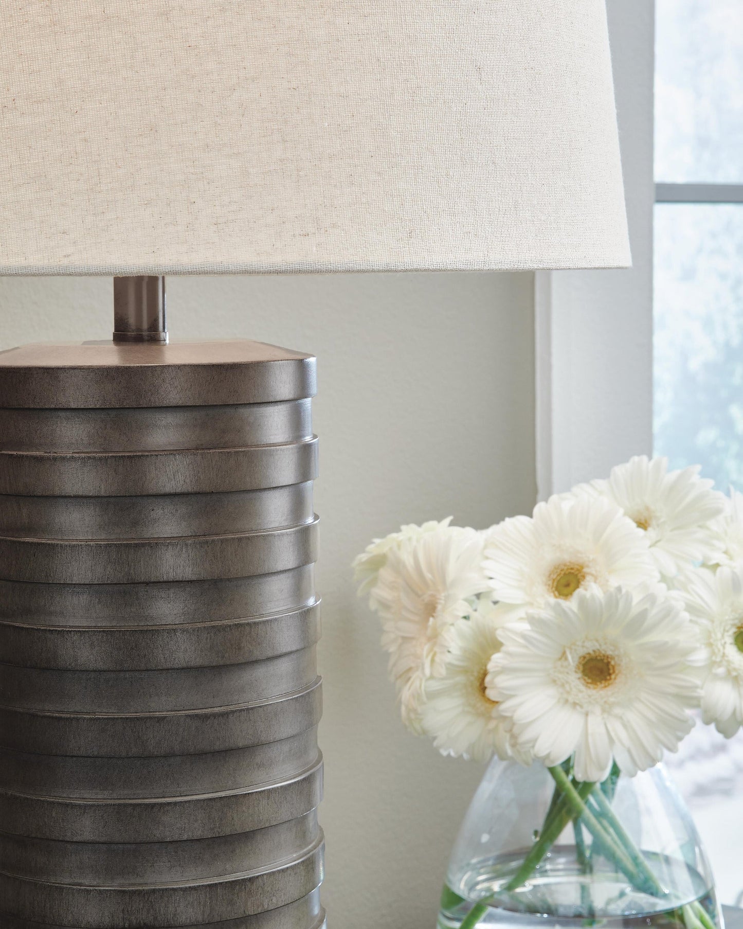 Neilett Poly Table Lamp (2/CN) Signature Design by Ashley®