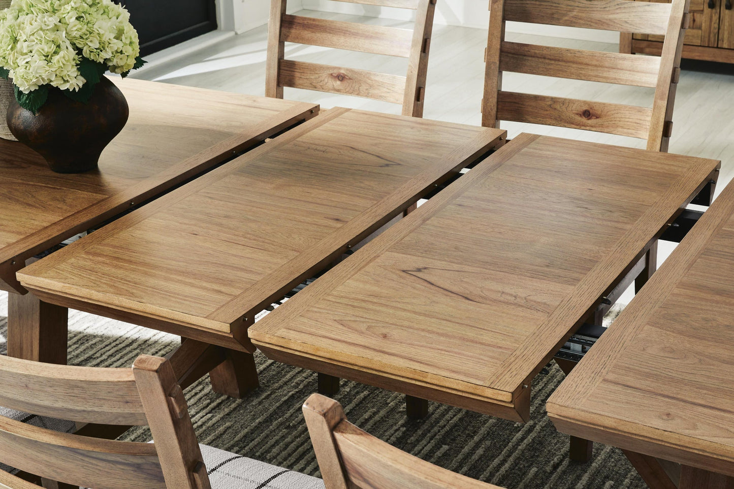 Ridgester RECT Dining Room EXT Table Benchcraft®