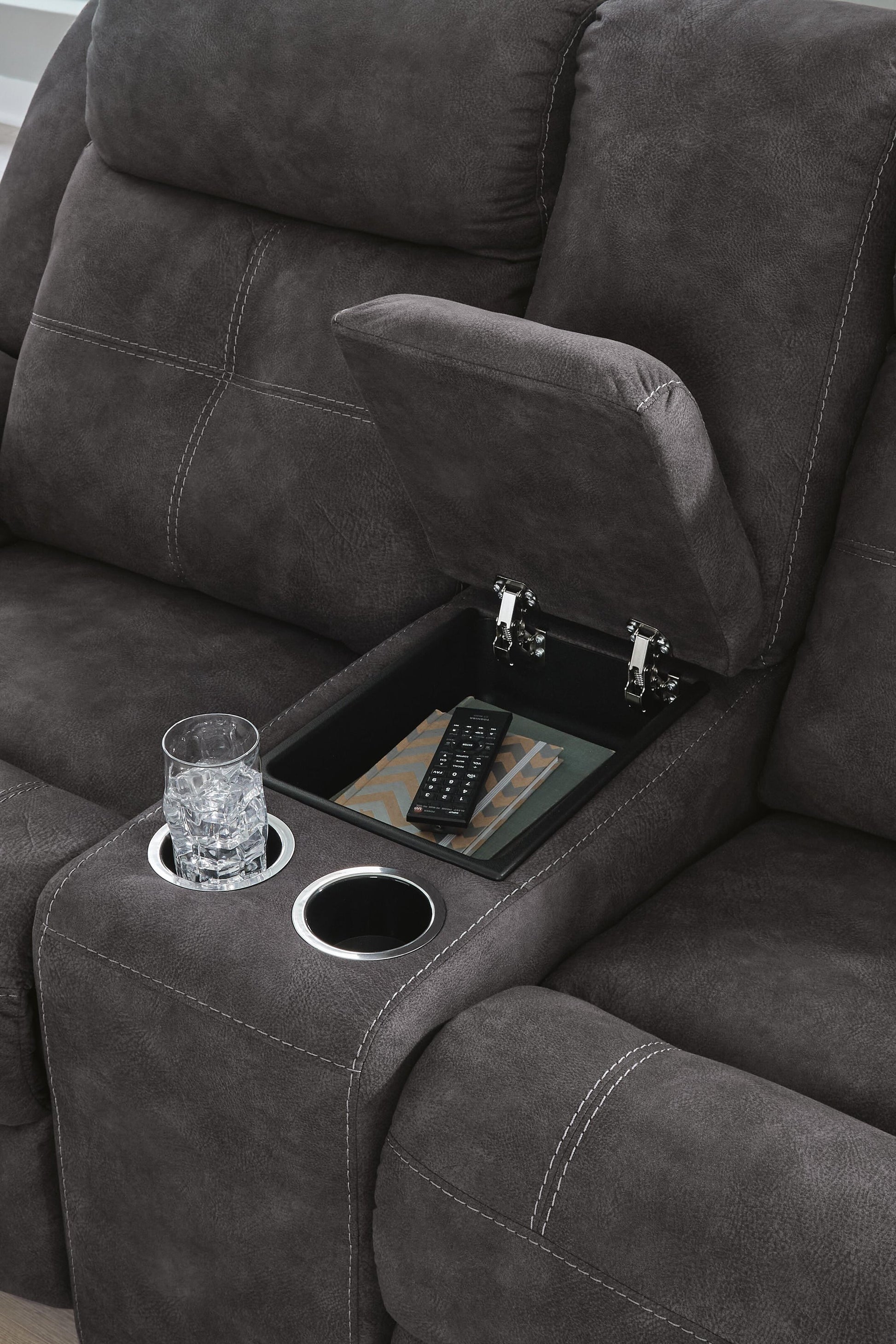 Brysonview DBL Rec Loveseat w/Console Benchcraft®