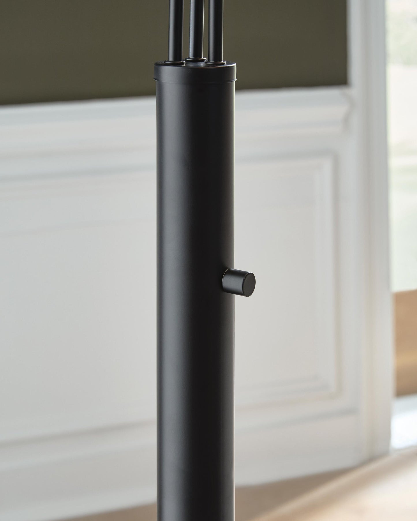 Gibbswellner Metal Arc Lamp (1/CN) Signature Design by Ashley®