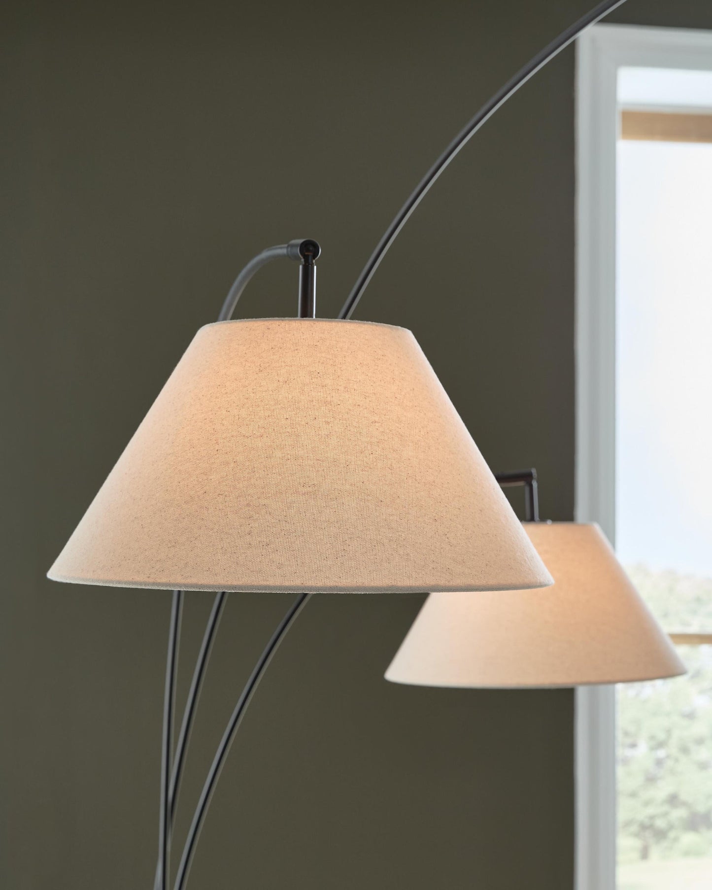 Gibbswellner Metal Arc Lamp (1/CN) Signature Design by Ashley®