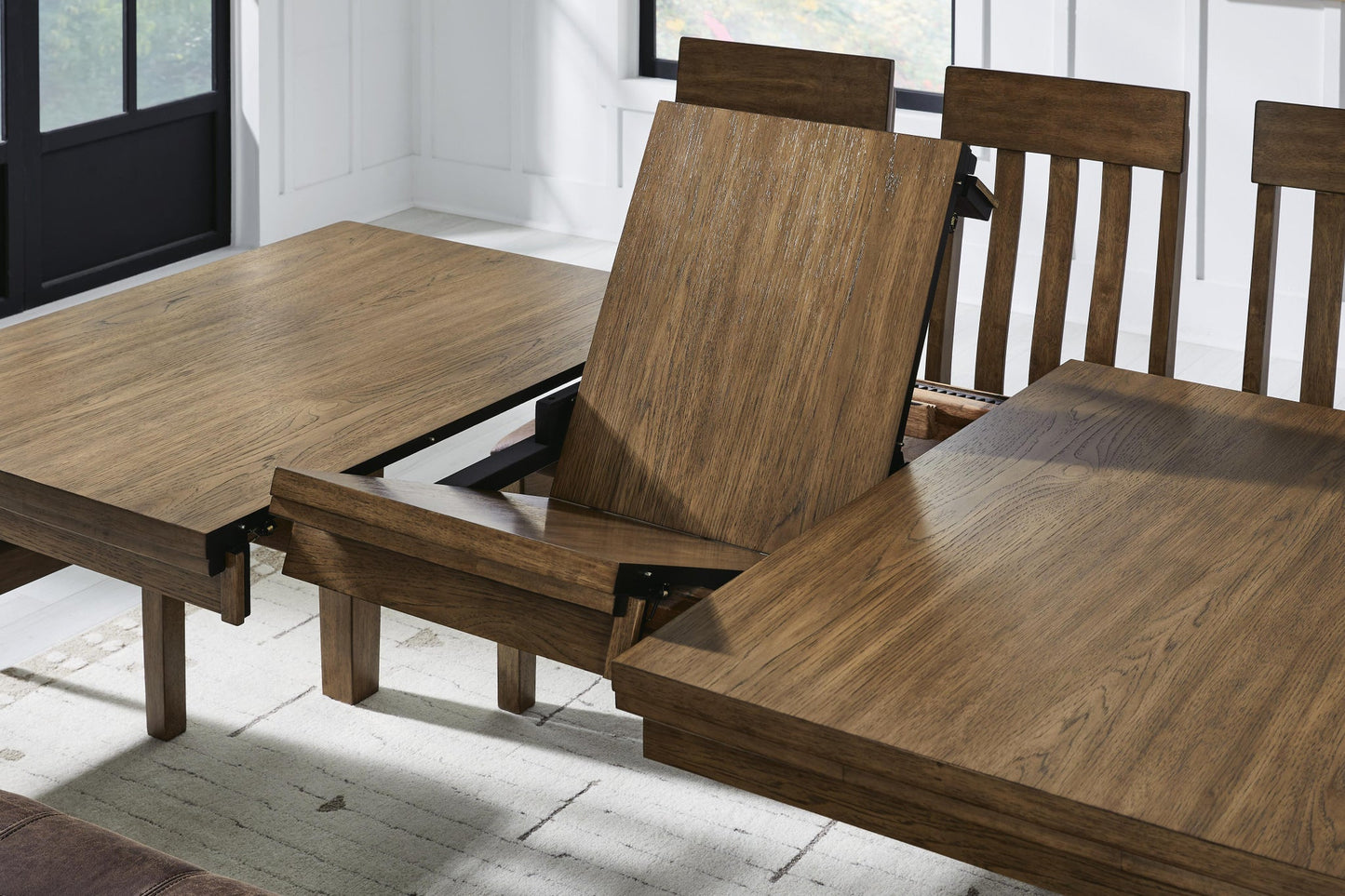 Urbinforte Dining Room Butterfly EXT TBL Signature Design by Ashley®