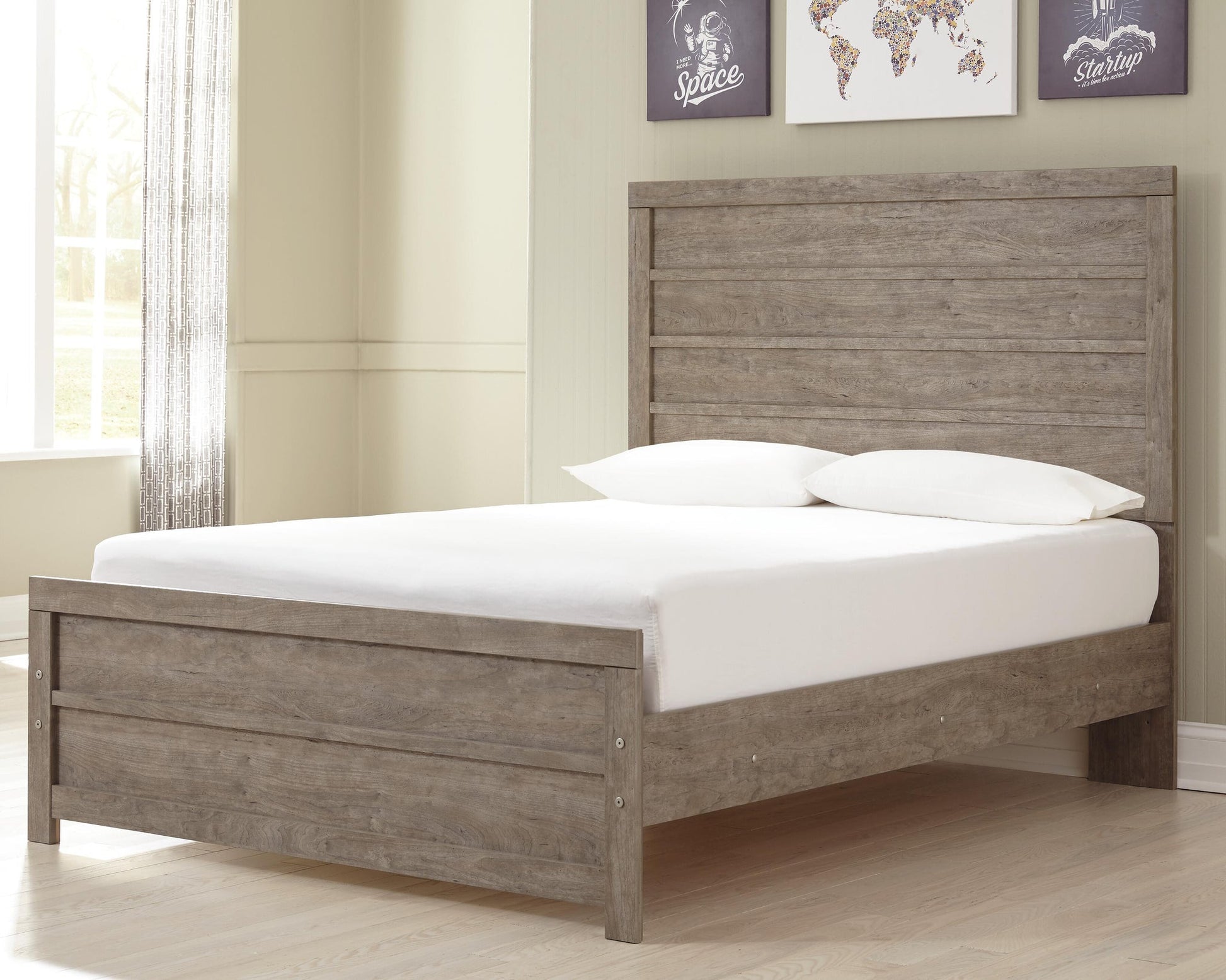 Culverbach  Panel Bed With Mirrored Dresser Signature Design by Ashley®