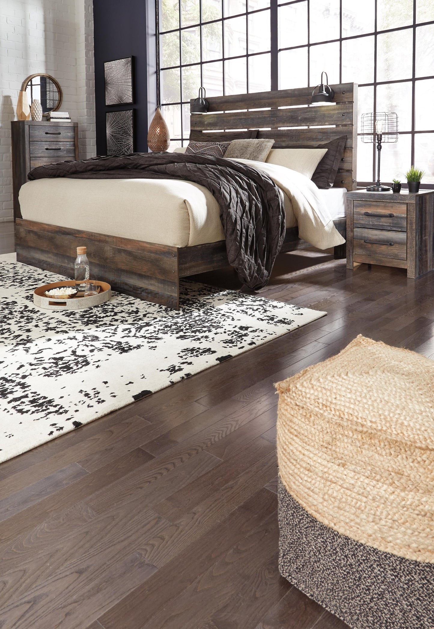 Drystan  Panel Bed With Mirrored Dresser Signature Design by Ashley®