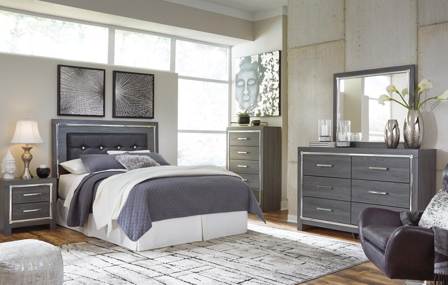 Lodanna / Upholstered Panel Headboard Bed With Mirrored Dresser, Chest And Nightstand Signature Design by Ashley®