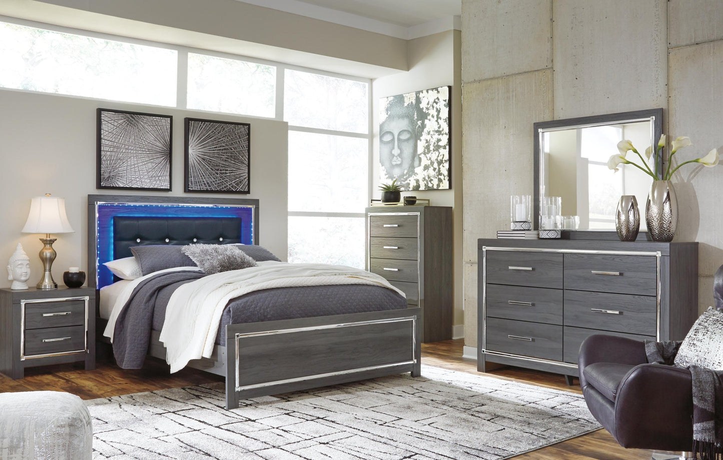 Lodanna  Panel Bed With Mirrored Dresser Signature Design by Ashley®