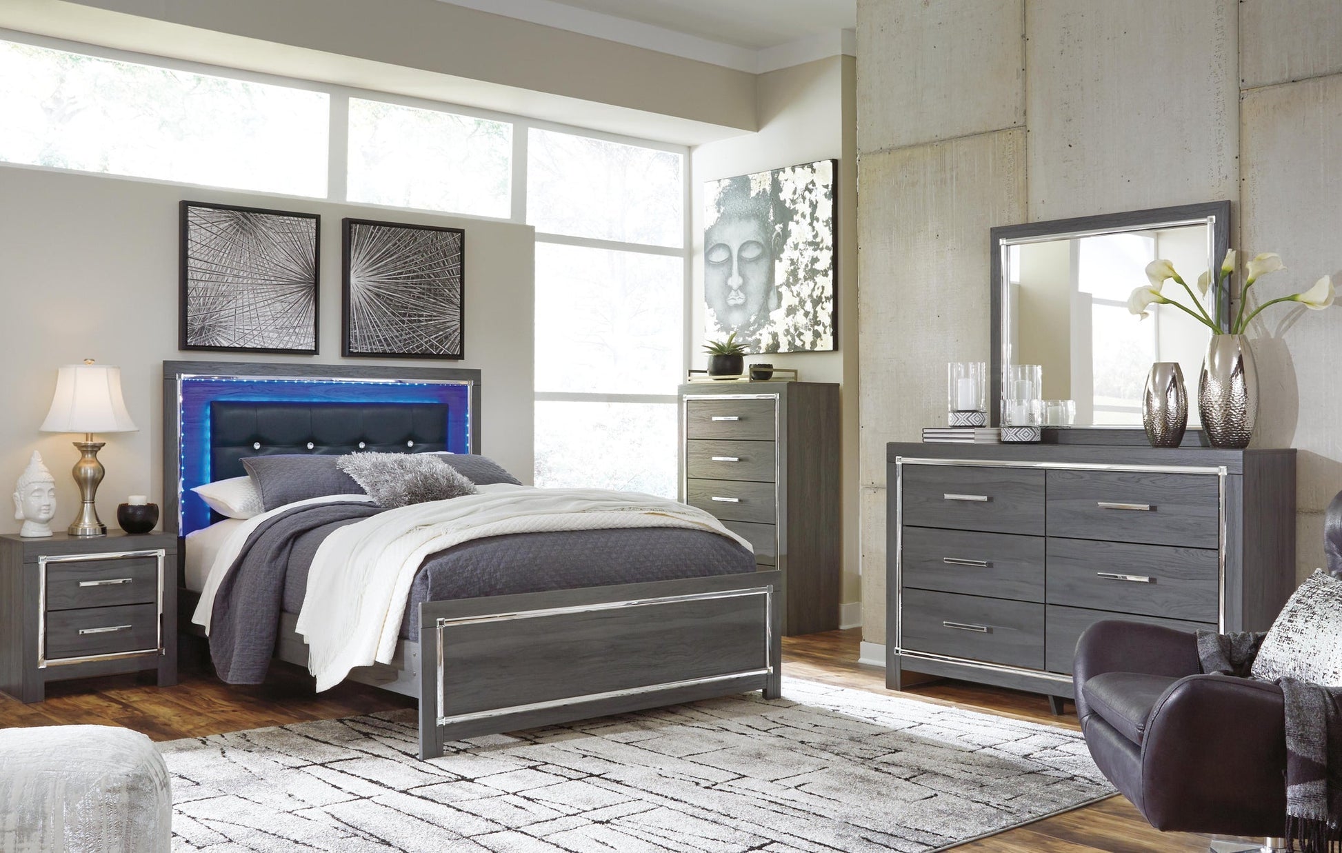 Lodanna  Panel Bed With Mirrored Dresser Signature Design by Ashley®