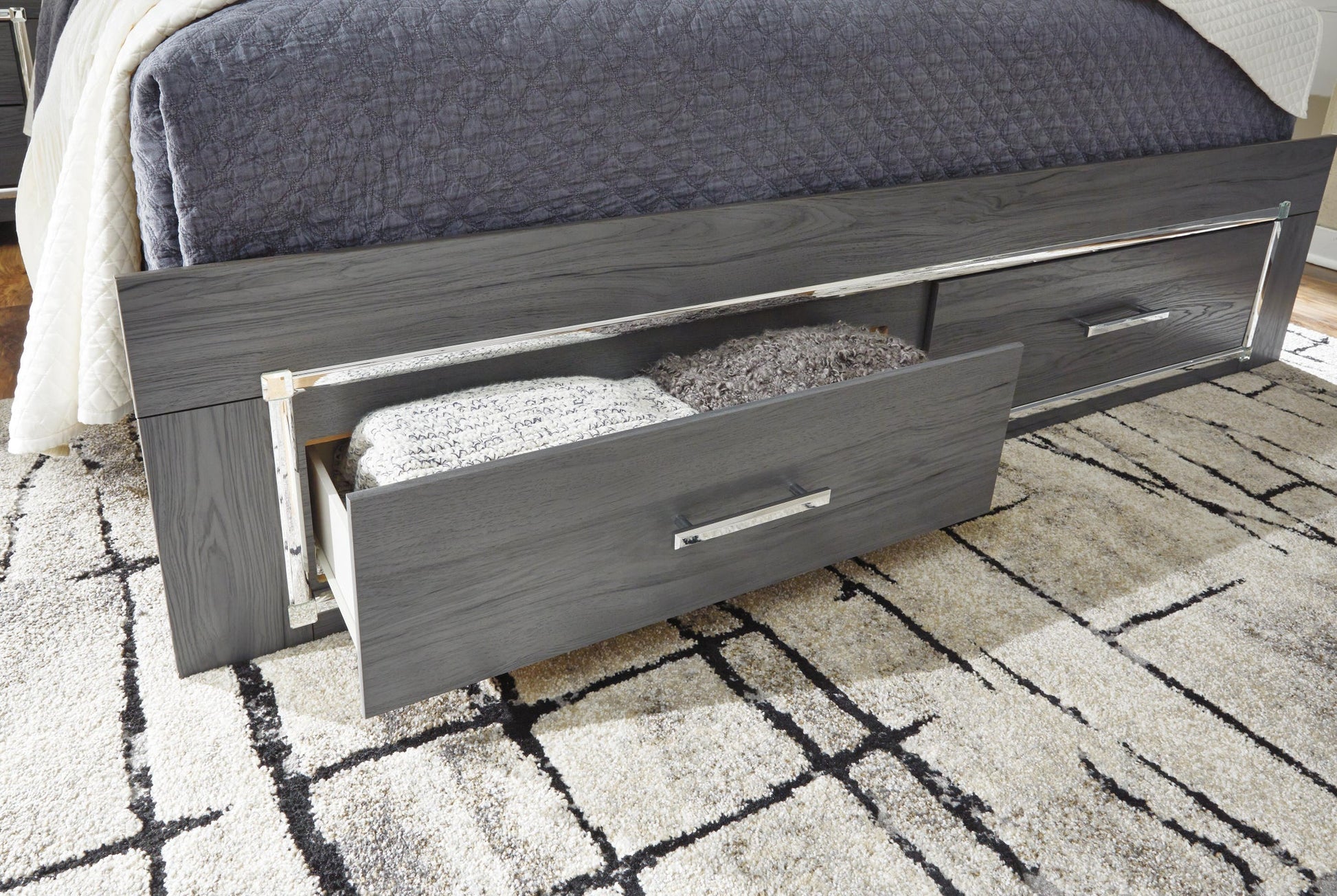 Lodanna  Panel Bed With 2 Storage Drawers With Mirrored Dresser Signature Design by Ashley®