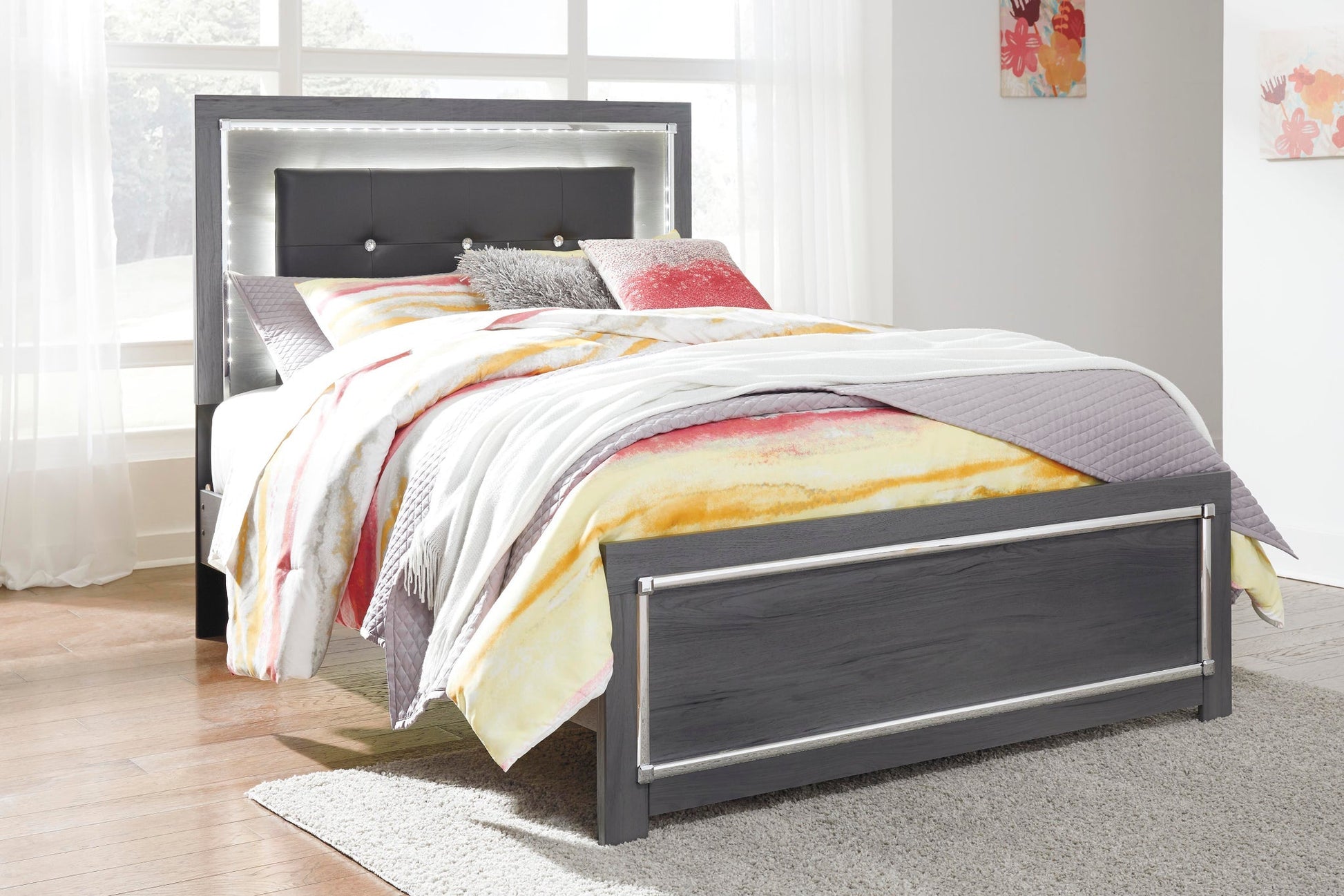 Lodanna  Panel Bed With Mirrored Dresser Signature Design by Ashley®