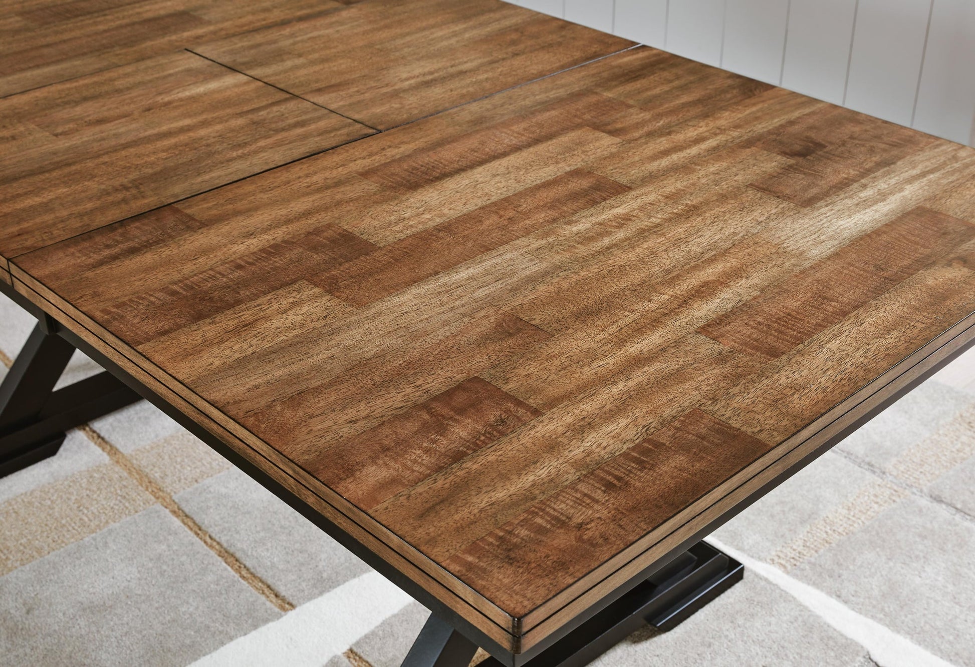 Wildenauer Dining Table and 6 Chairs Signature Design by Ashley®
