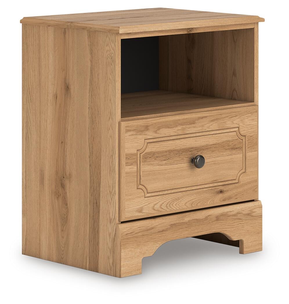 Galletyn  Panel Bed With Mirrored Dresser And Nightstand Signature Design by Ashley®
