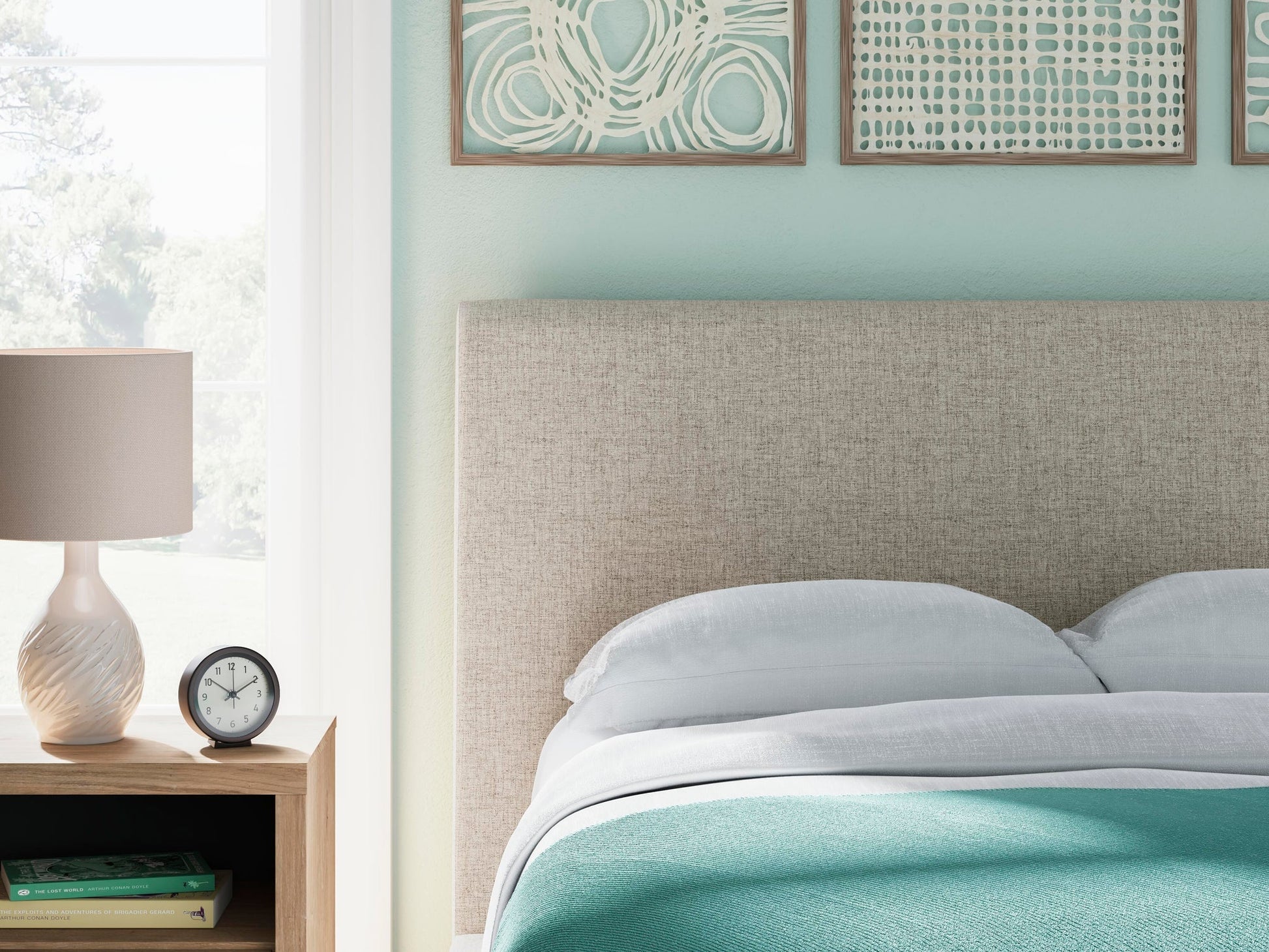 Cielden  Upholstered Bed With Roll Slats, Dresser And Mirror Signature Design by Ashley®