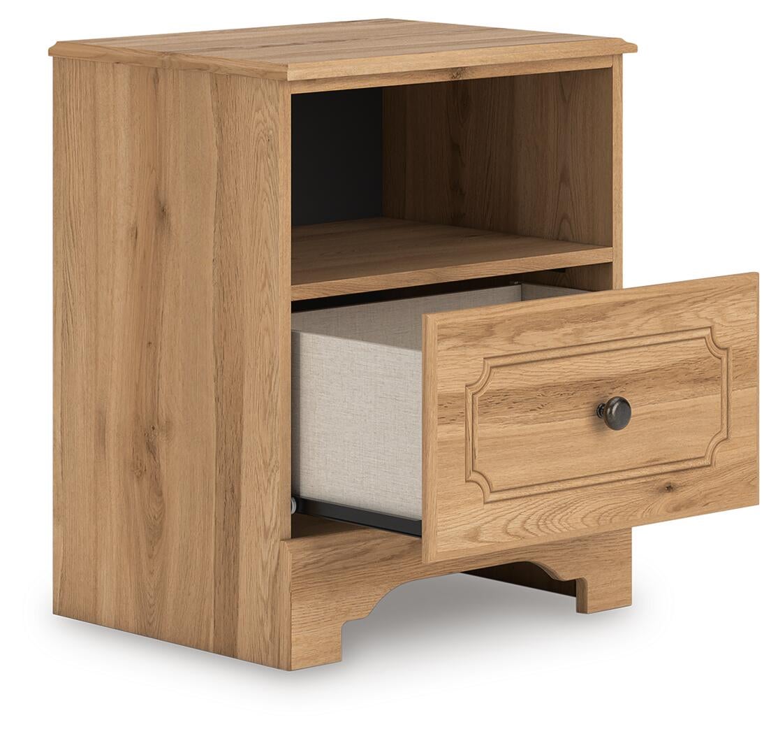Galletyn  Panel Bed With Mirrored Dresser And Nightstand Signature Design by Ashley®