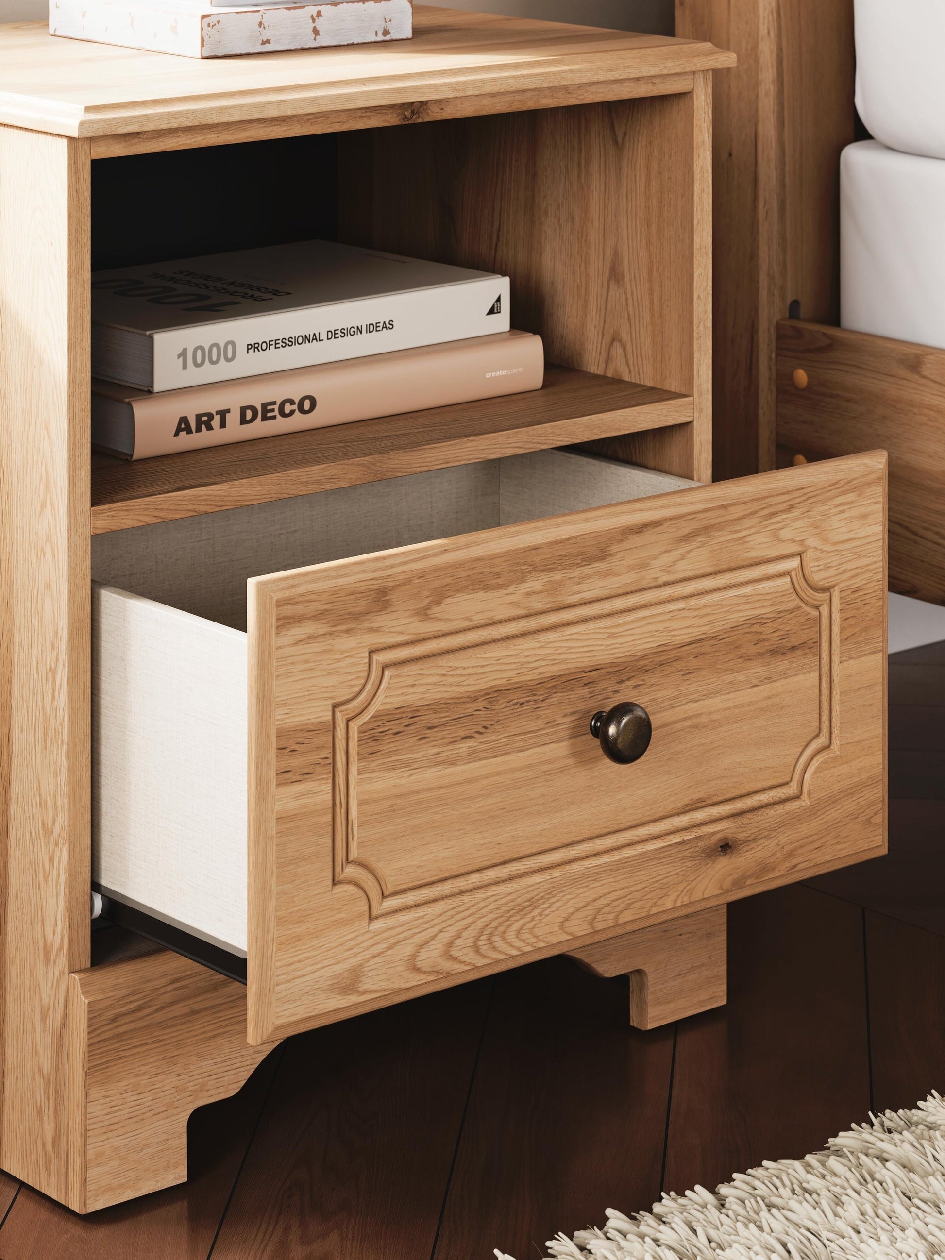 Galletyn  Panel Bed With Mirrored Dresser And Nightstand Signature Design by Ashley®