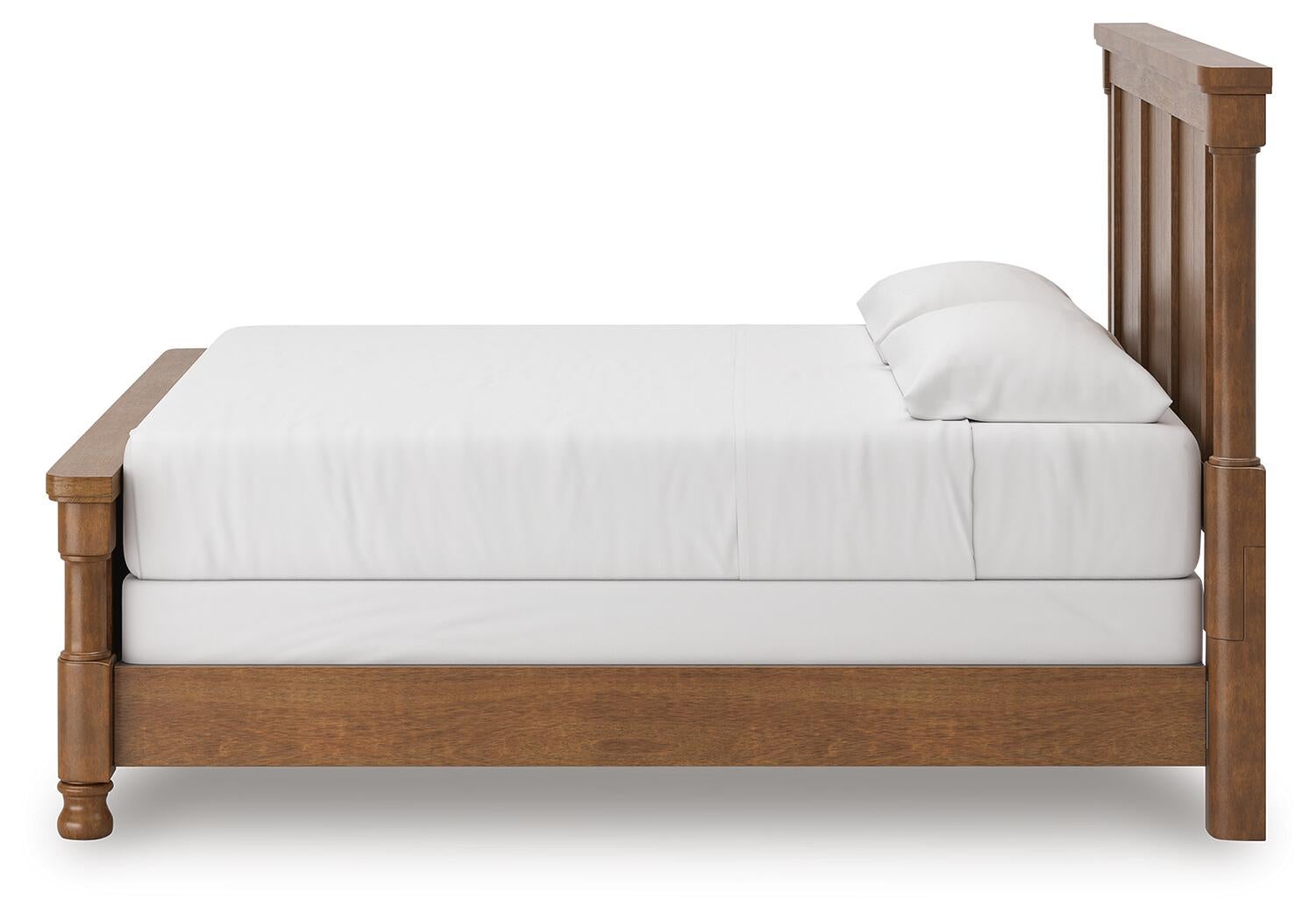 Chadworth  Poster Bed With Mirrored Dresser Signature Design by Ashley®