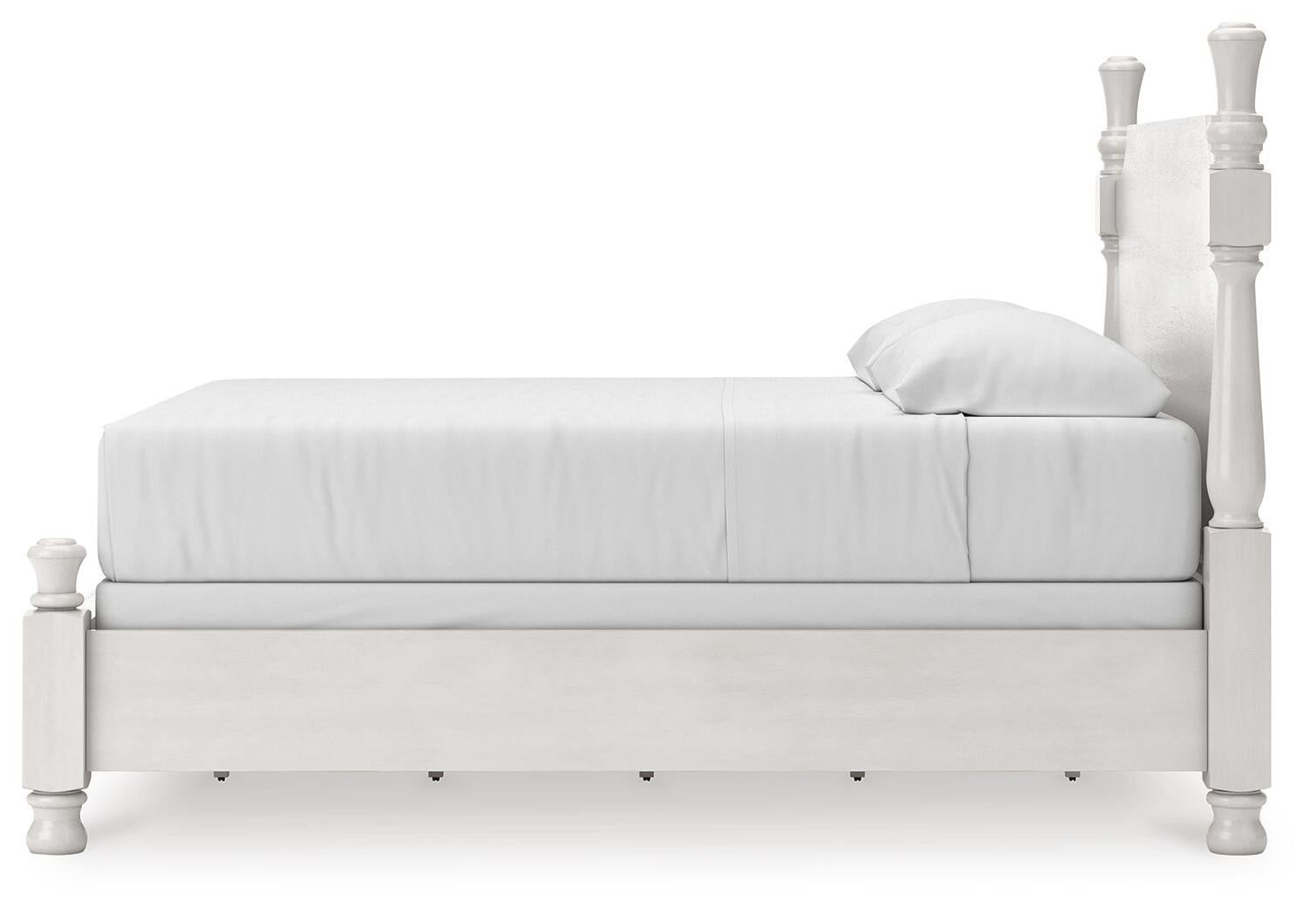 Chadworth  Poster Bed, Dresser And Mirror Signature Design by Ashley®