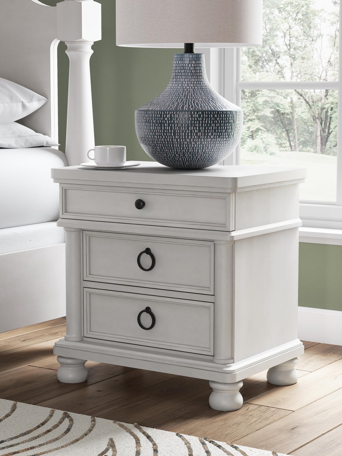Chadworth  Poster Bed, Dresser, Mirror And Nightstand Signature Design by Ashley®