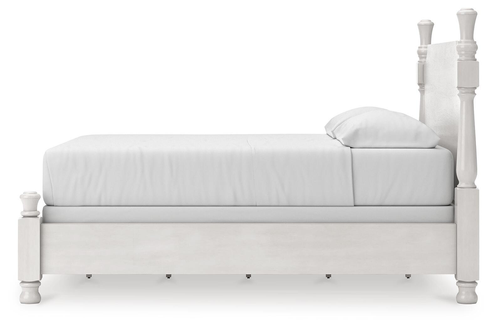 Chadworth California  Poster Bed, Dresser And Mirror Signature Design by Ashley®