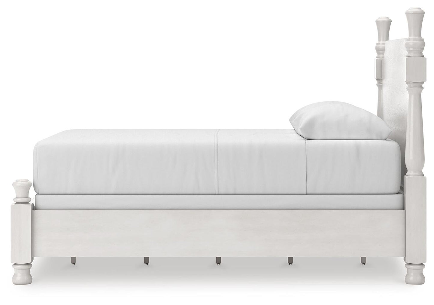 Chadworth  Poster Bed, Dresser And Mirror Signature Design by Ashley®