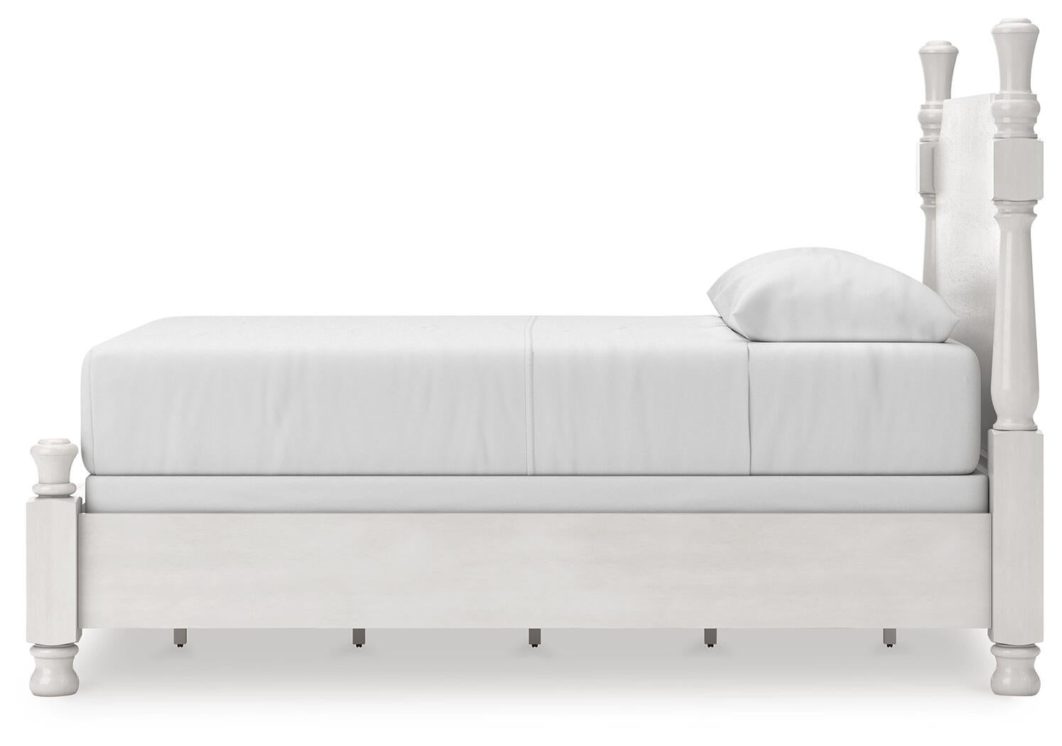 Chadworth  Poster Bed, Dresser And Mirror Signature Design by Ashley®